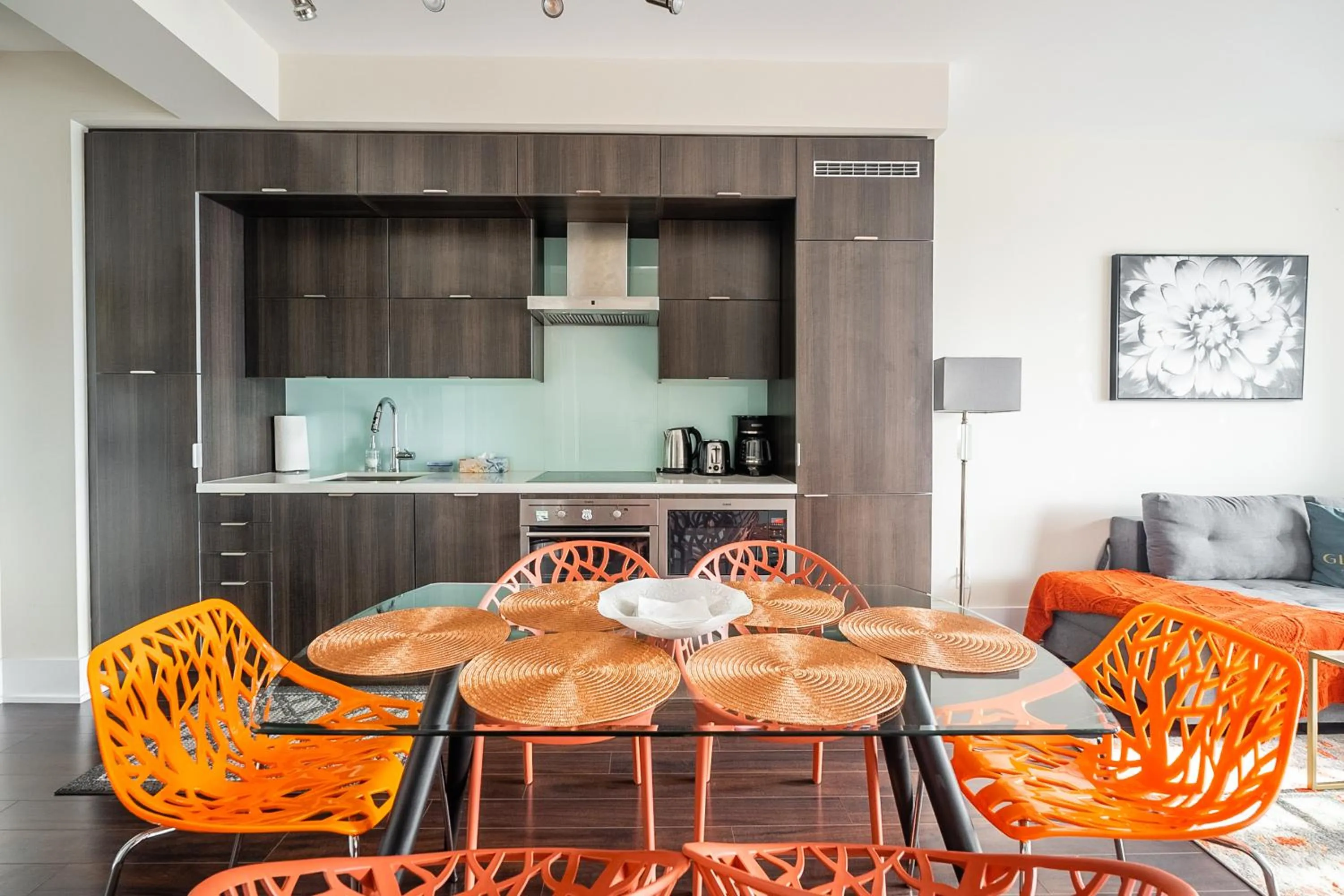 Kitchen or kitchenette in GLOBALSTAY Modern Downtown Apartment