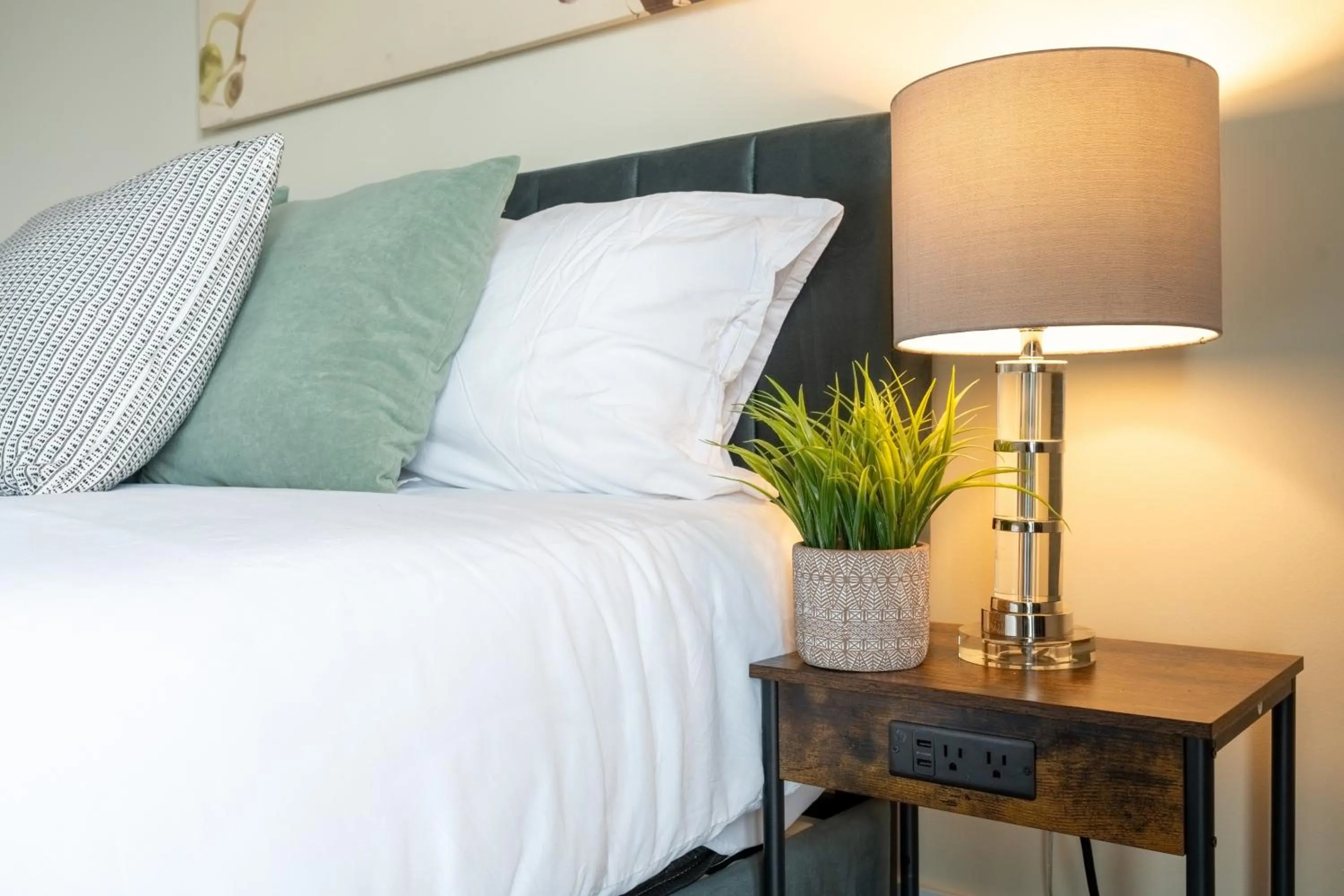 Bed in GLOBALSTAY Modern Downtown Apartment