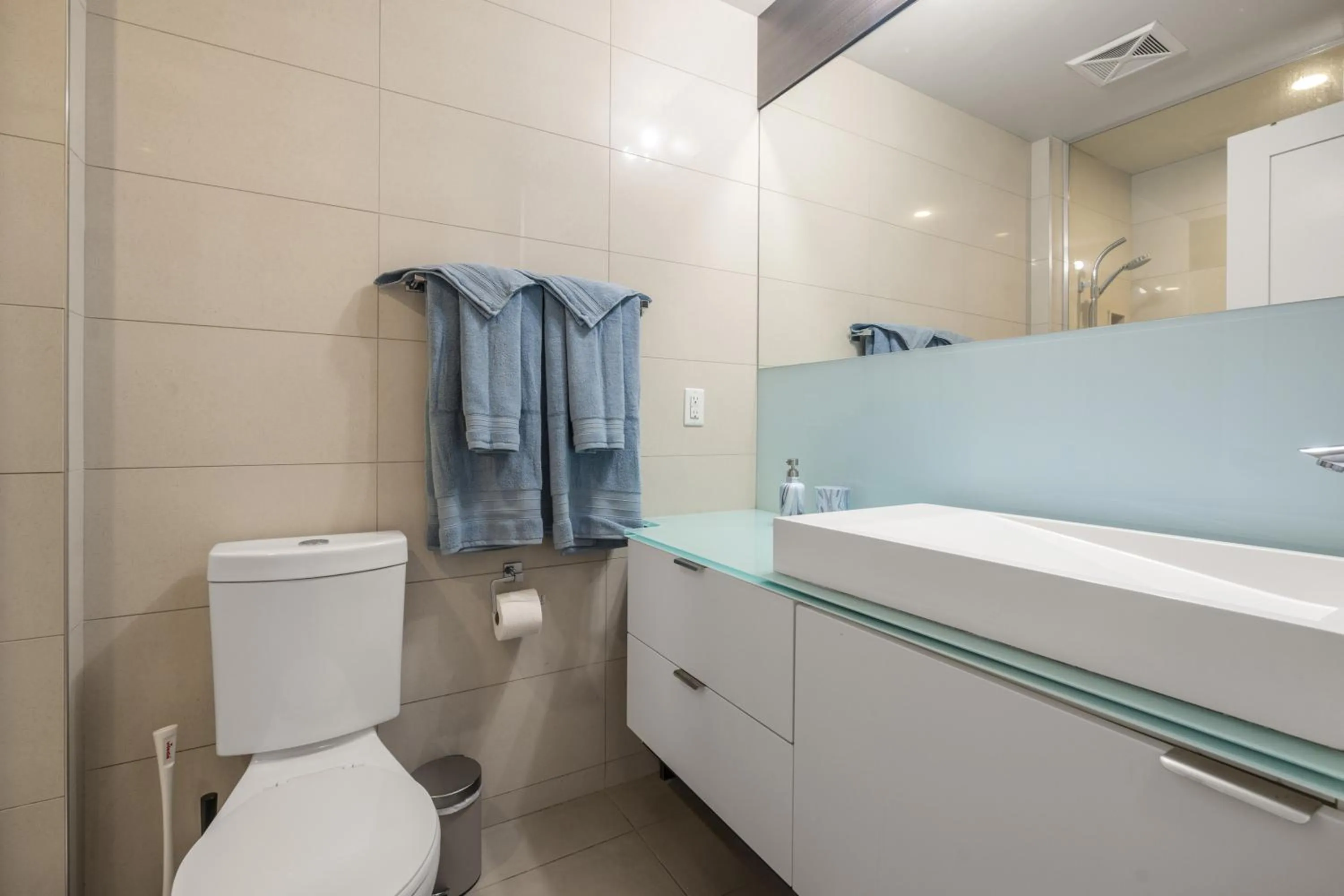 Toilet in GLOBALSTAY Modern Downtown Apartment