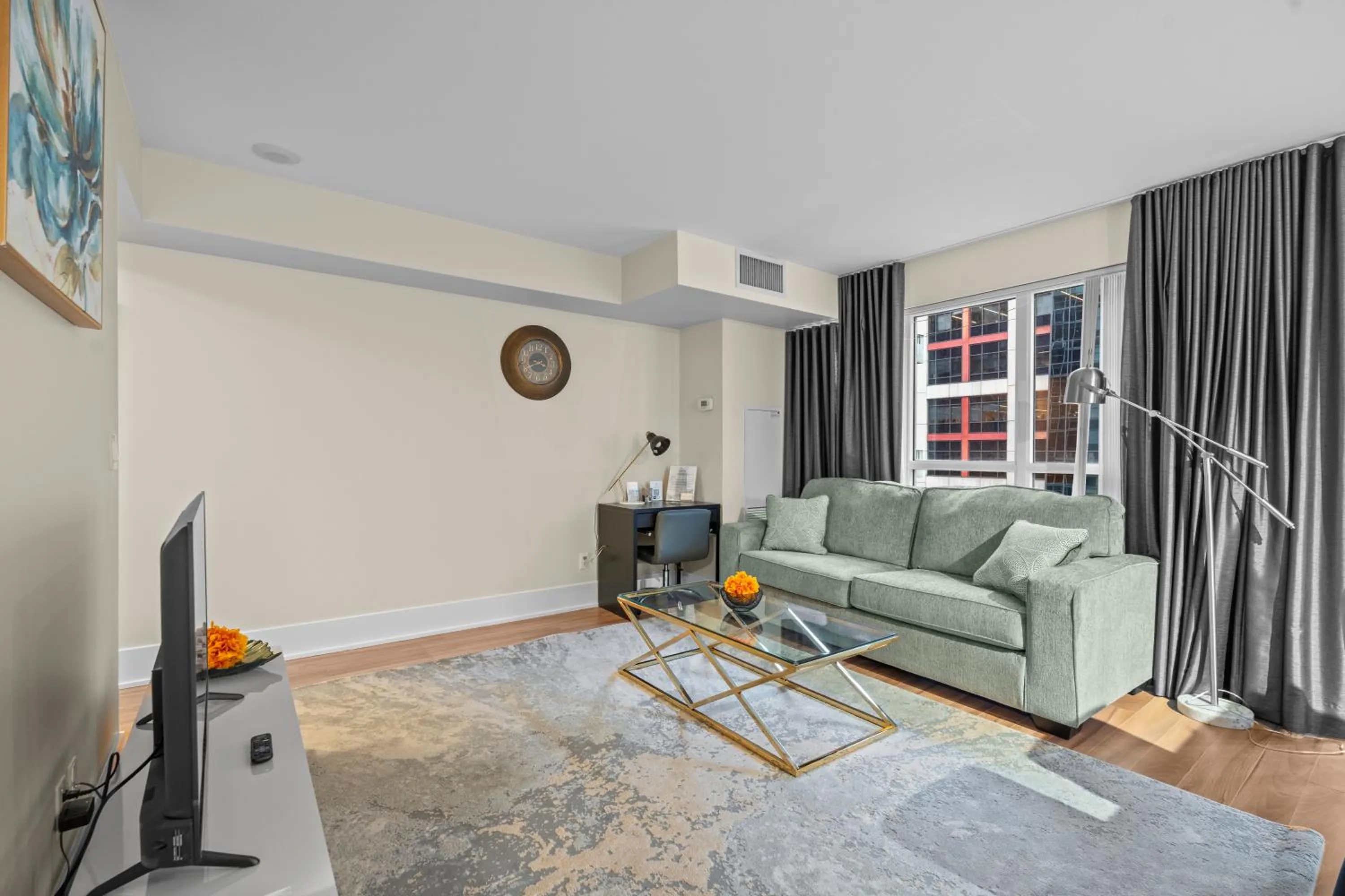 TV and multimedia in GLOBALSTAY Modern Downtown Apartment