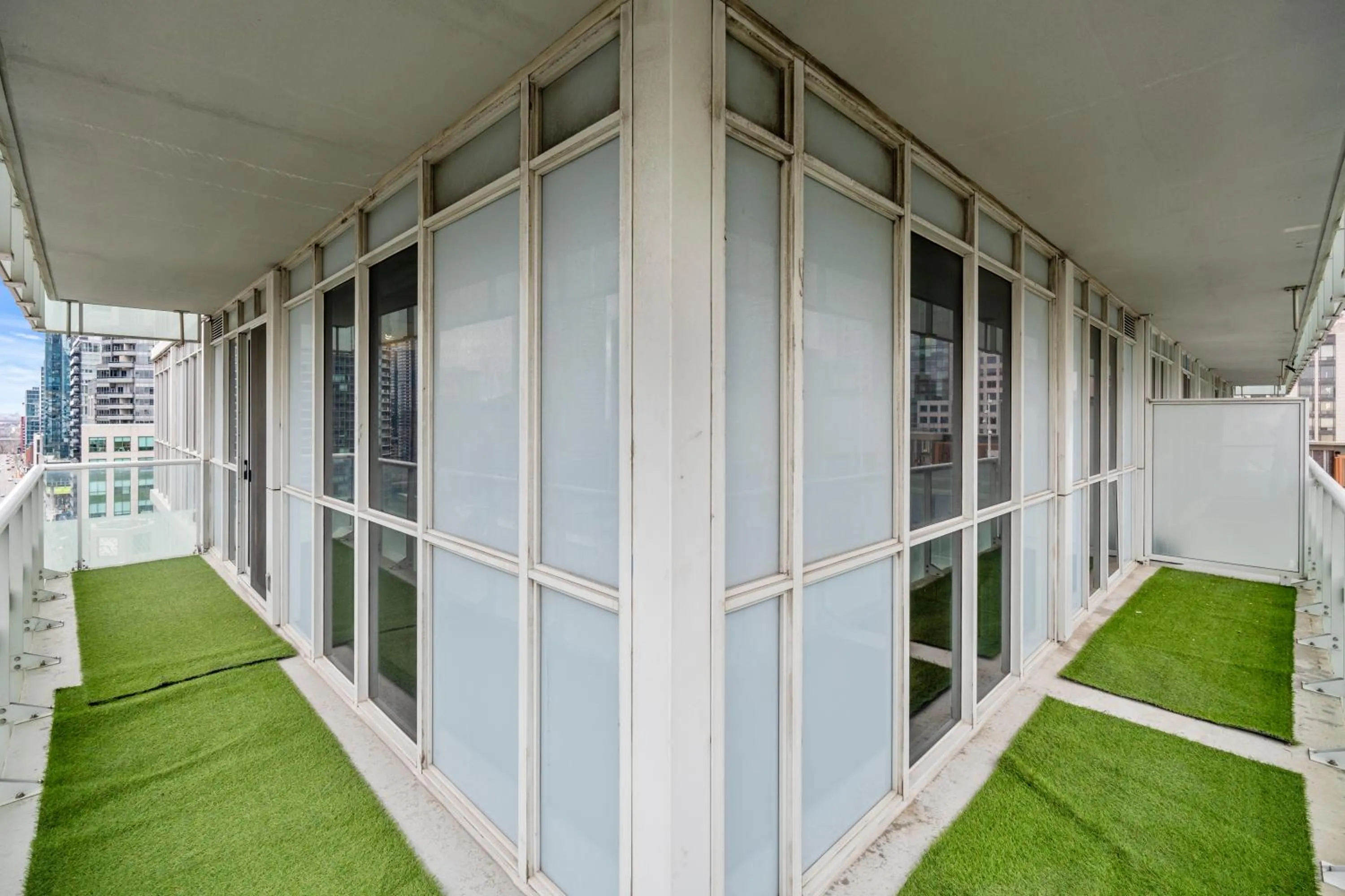 Balcony/Terrace in GLOBALSTAY Modern Downtown Apartment