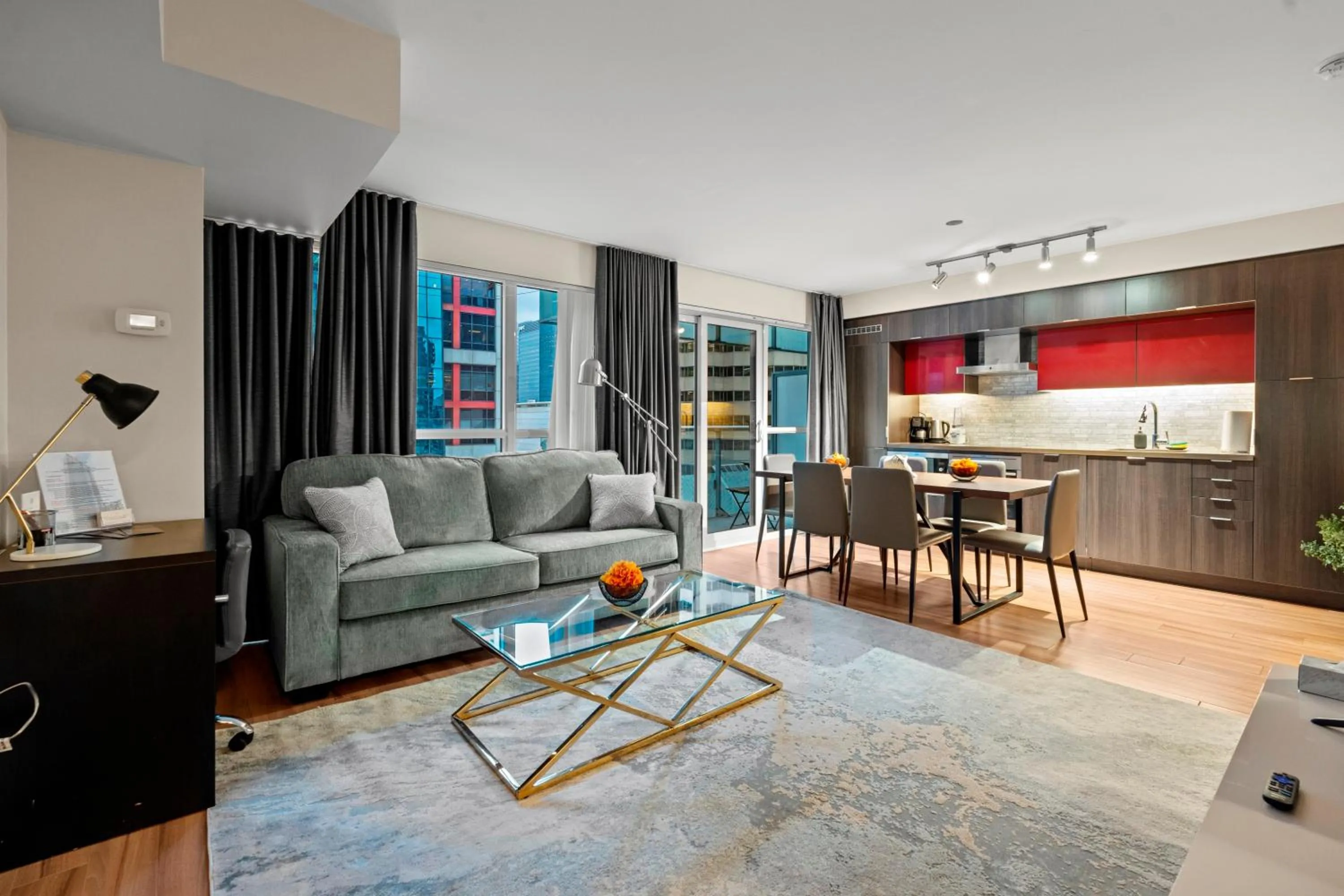 Kitchen or kitchenette in GLOBALSTAY Modern Downtown Apartment