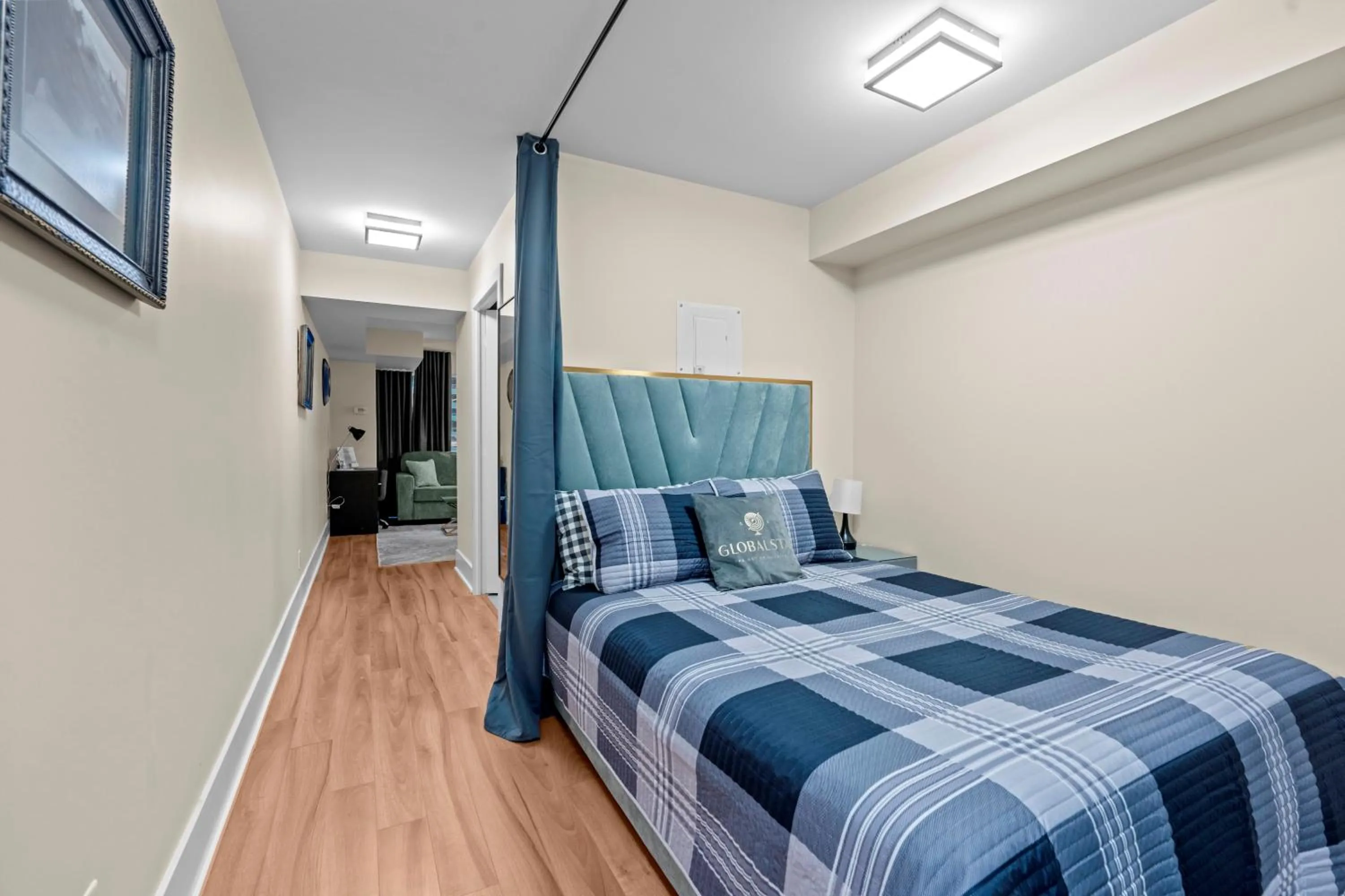 Bed in GLOBALSTAY Modern Downtown Apartment