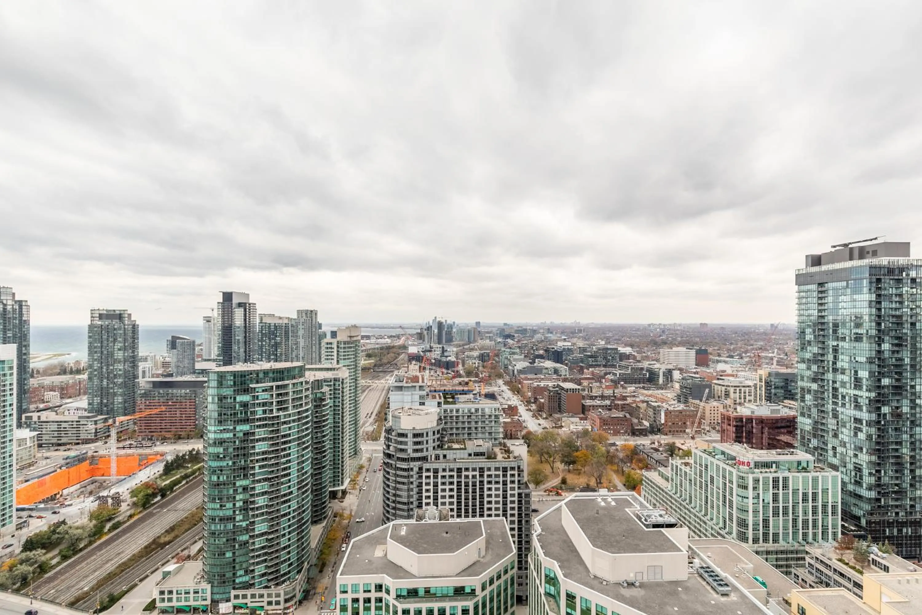 City view in GLOBALSTAY Modern Downtown Apartment