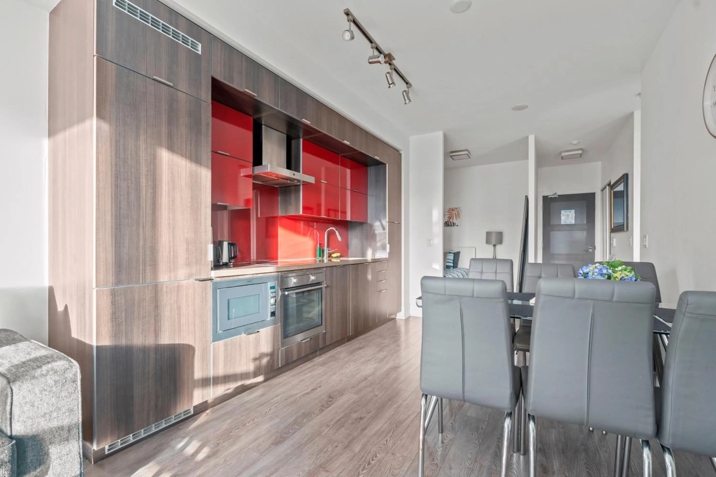 Kitchen or kitchenette in GLOBALSTAY Modern Downtown Apartment