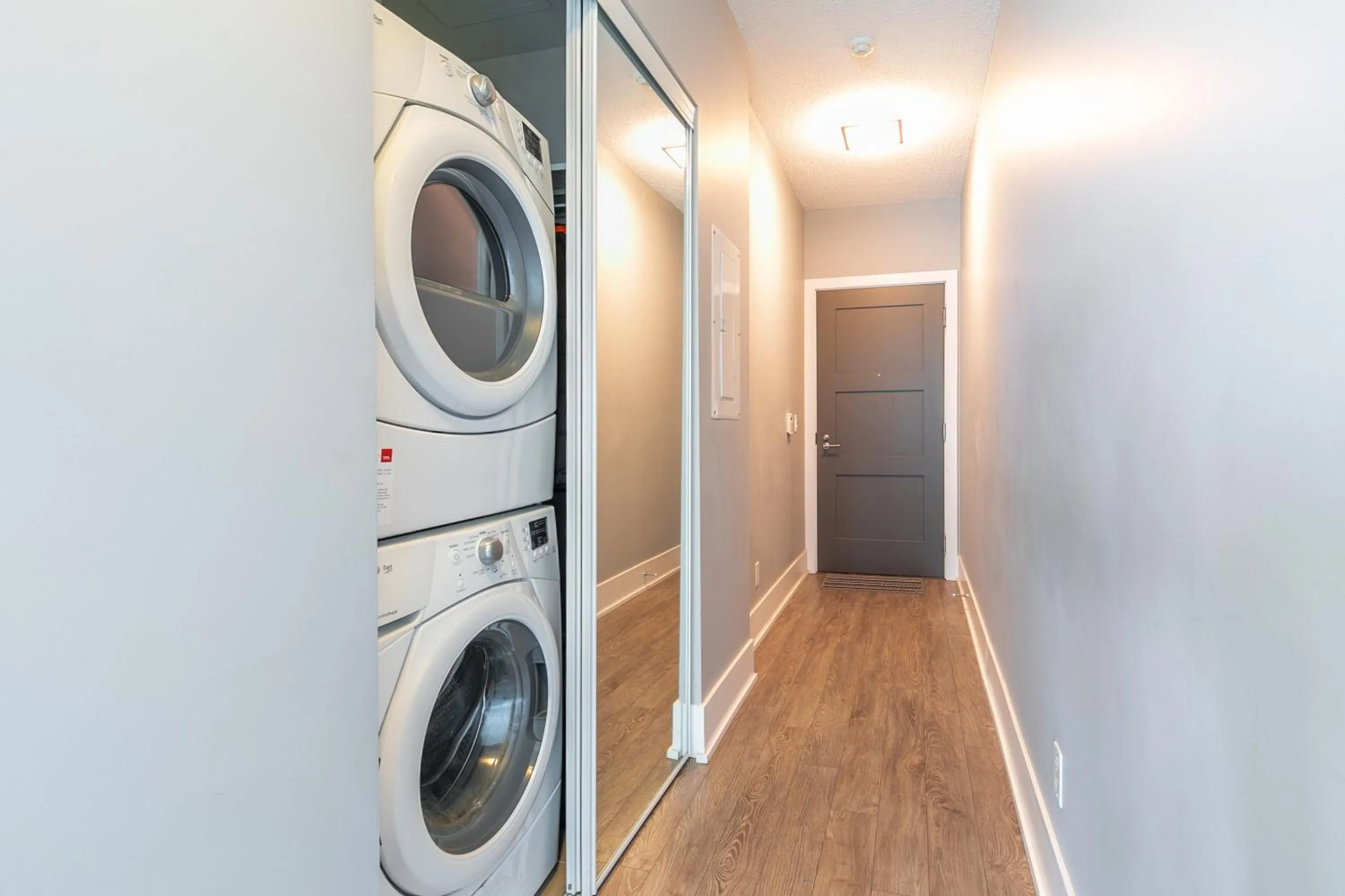 washing machine in GLOBALSTAY Modern Downtown Apartment