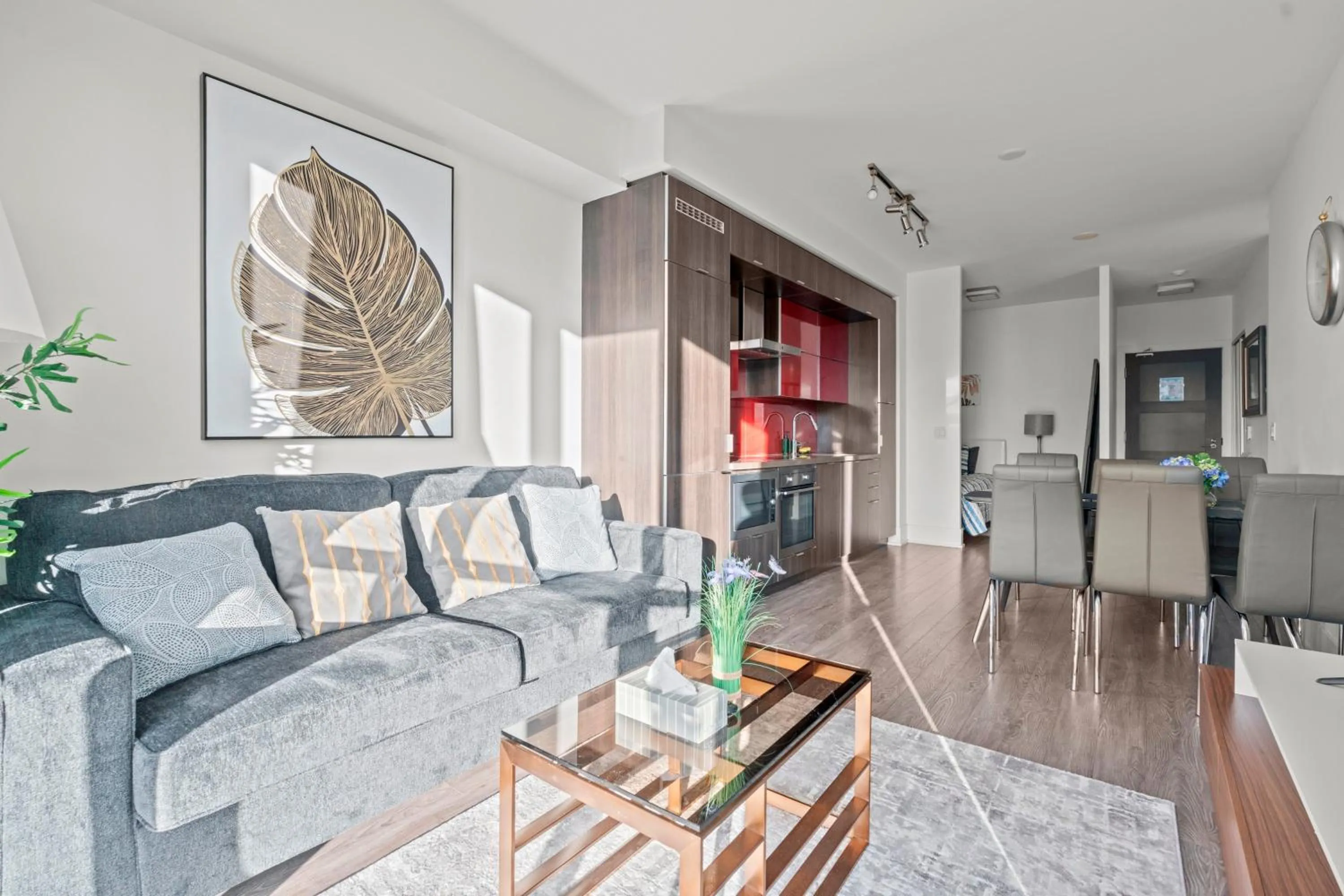 Kitchen or kitchenette in GLOBALSTAY Modern Downtown Apartment