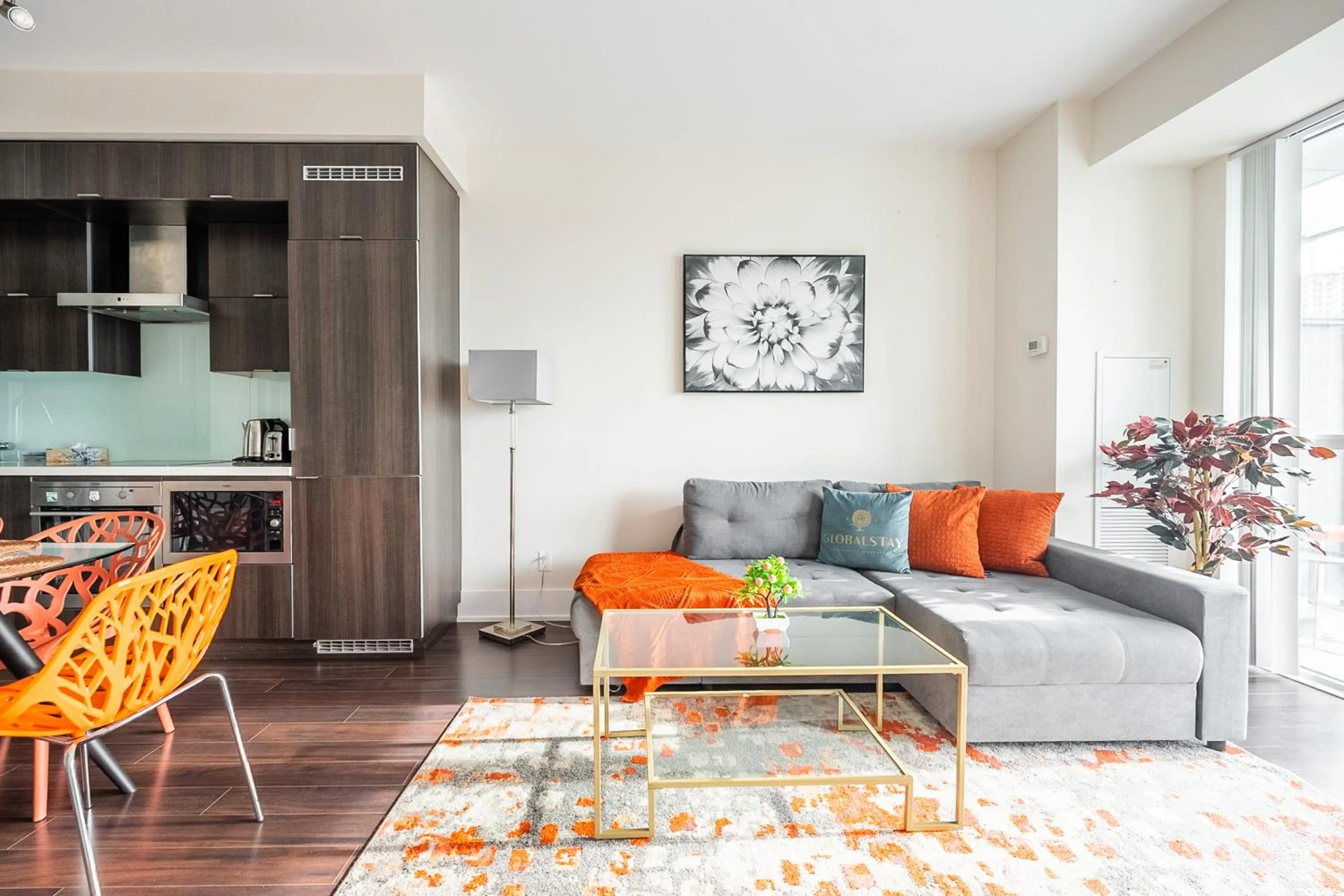 Kitchen or kitchenette in GLOBALSTAY Modern Downtown Apartment