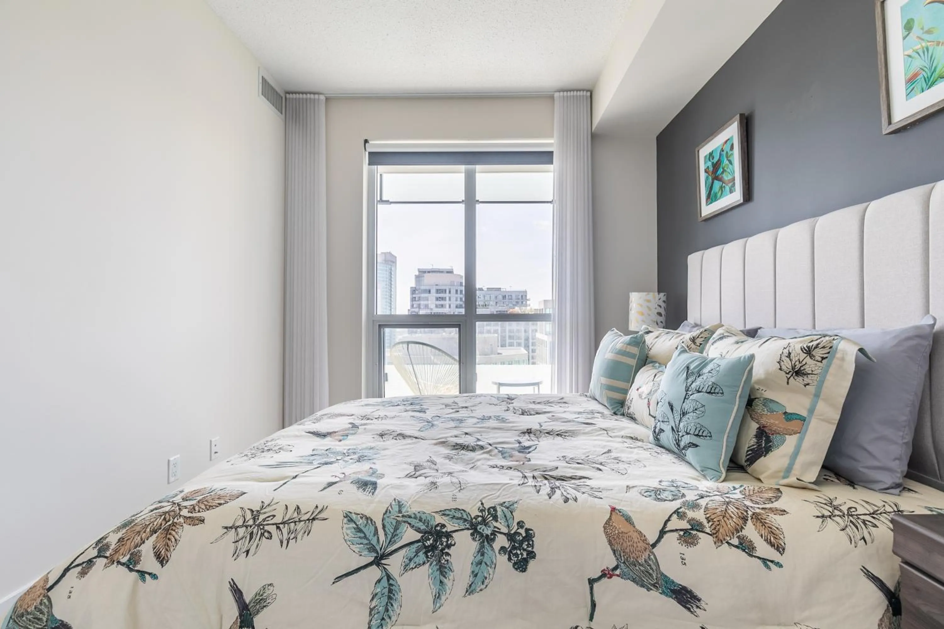 Bed in GLOBALSTAY Modern Downtown Apartment