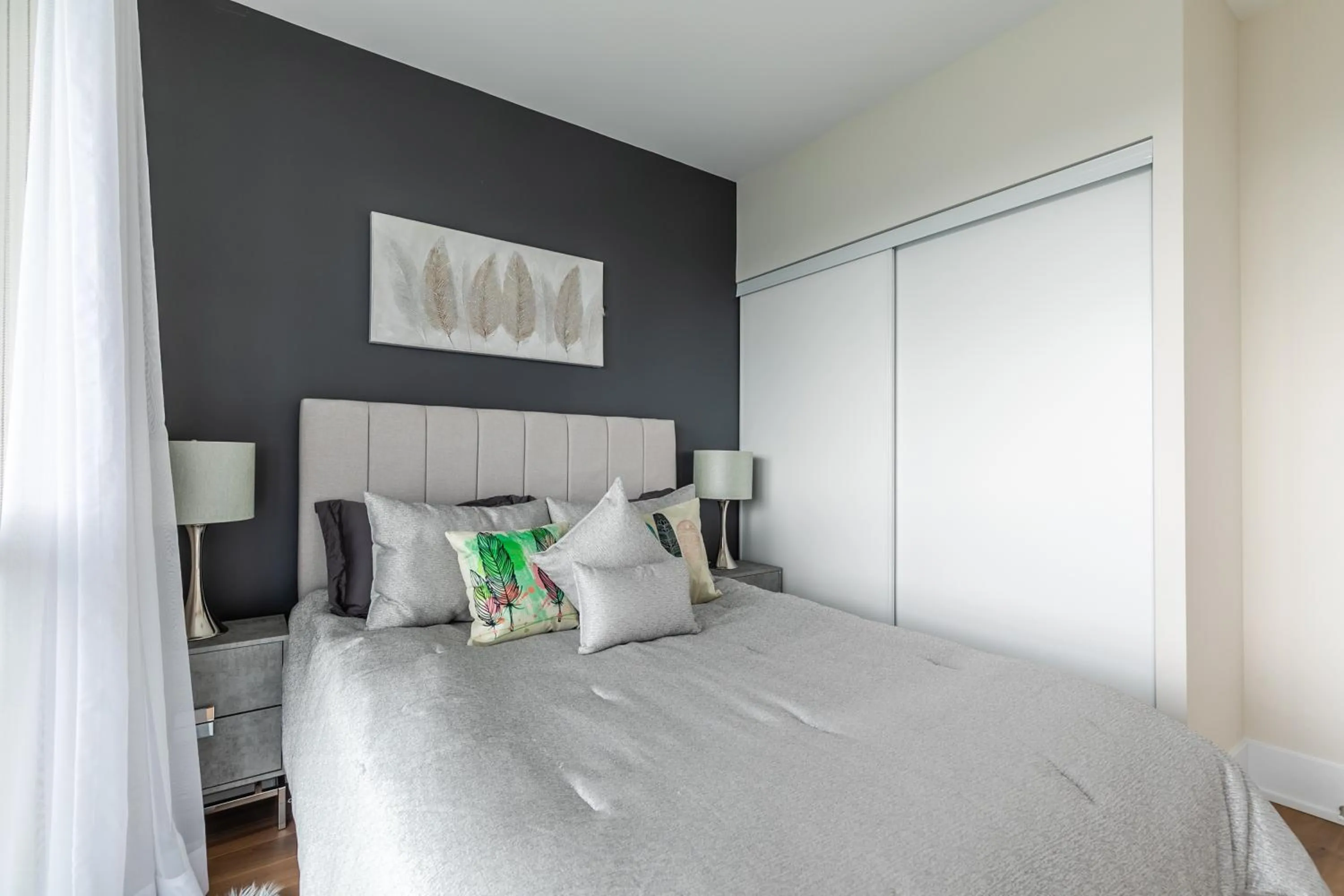 Bed in GLOBALSTAY Modern Downtown Apartment