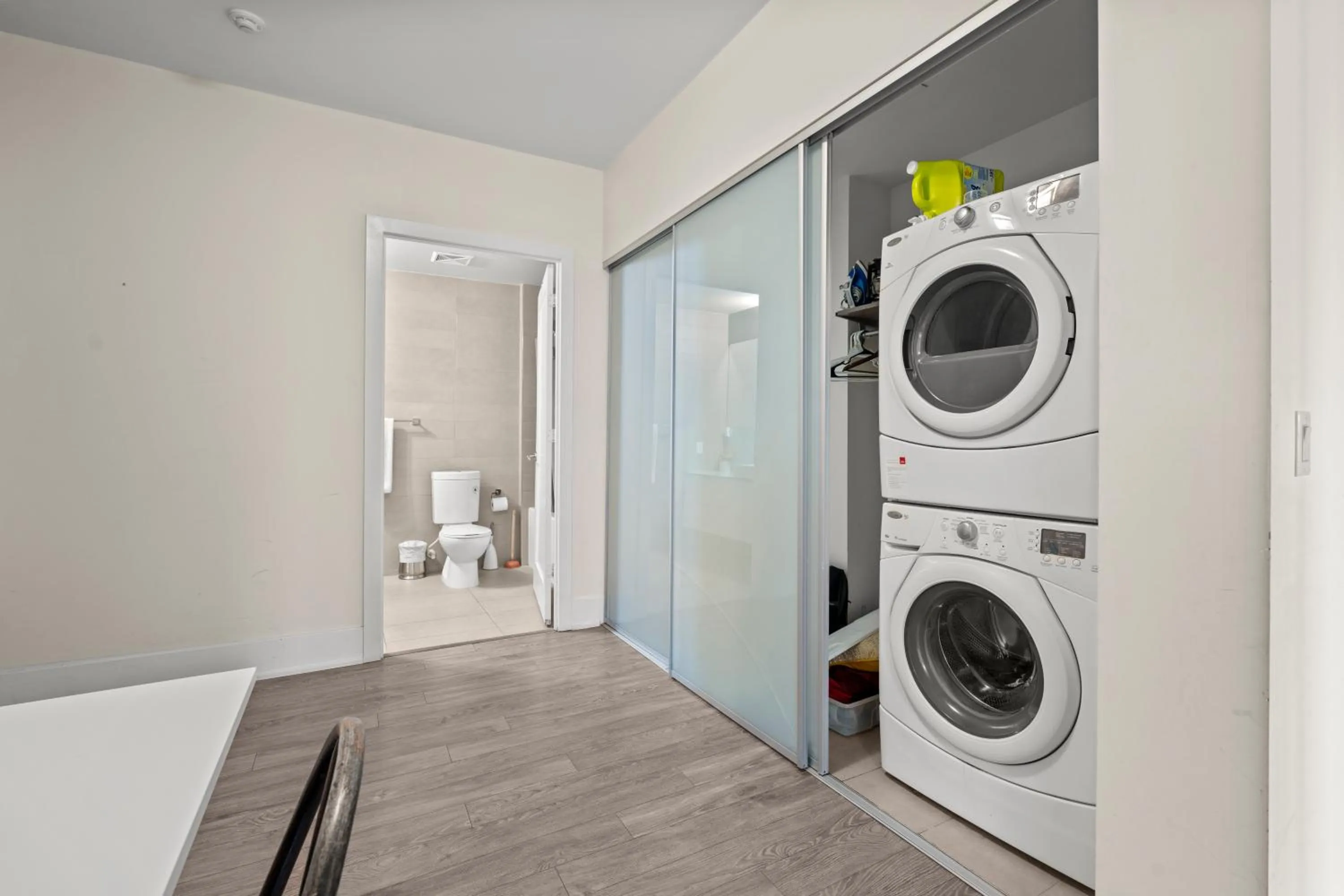 washing machine in GLOBALSTAY Modern Downtown Apartment