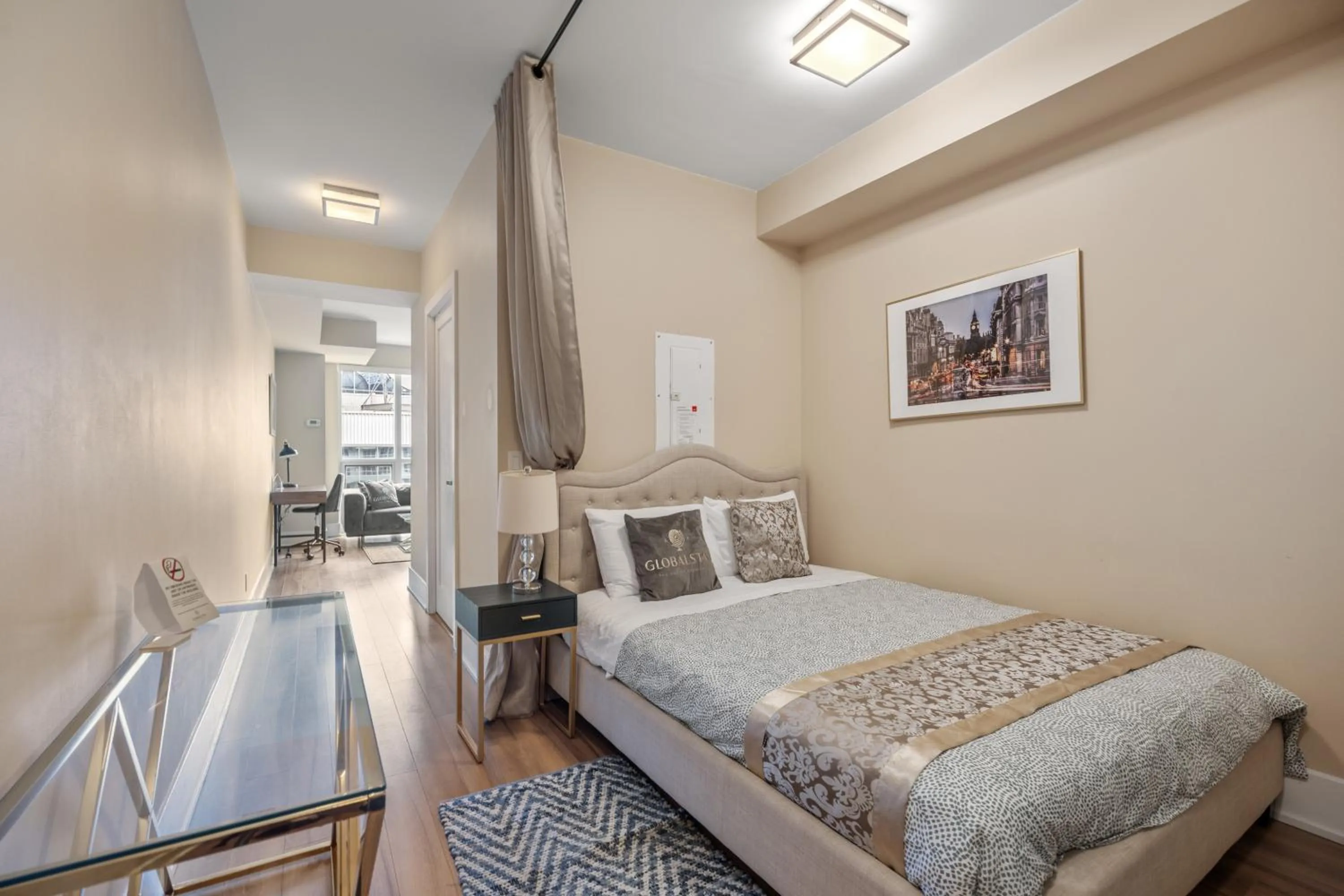 Bed in GLOBALSTAY Modern Downtown Apartment