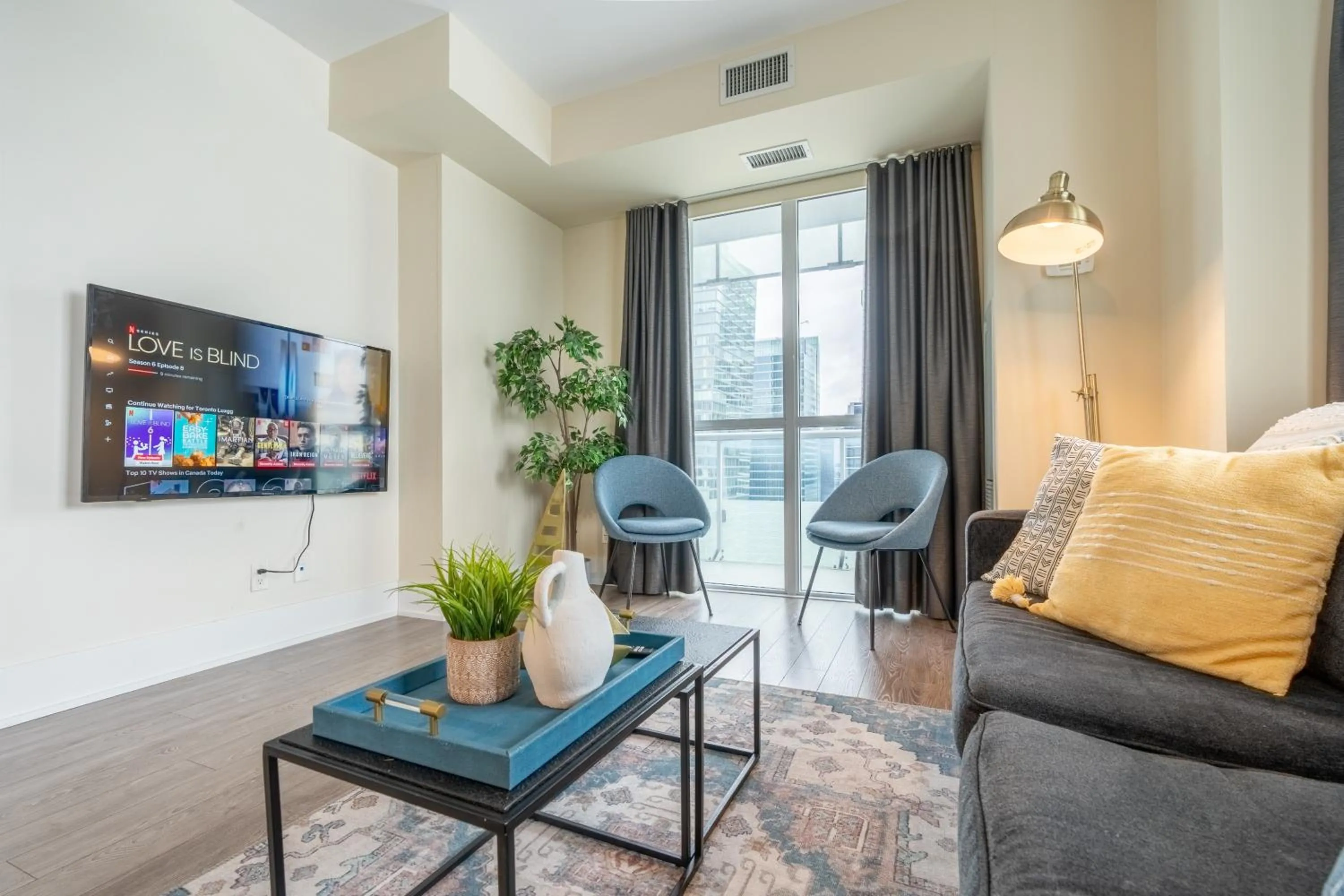 TV and multimedia in GLOBALSTAY Modern Downtown Apartment