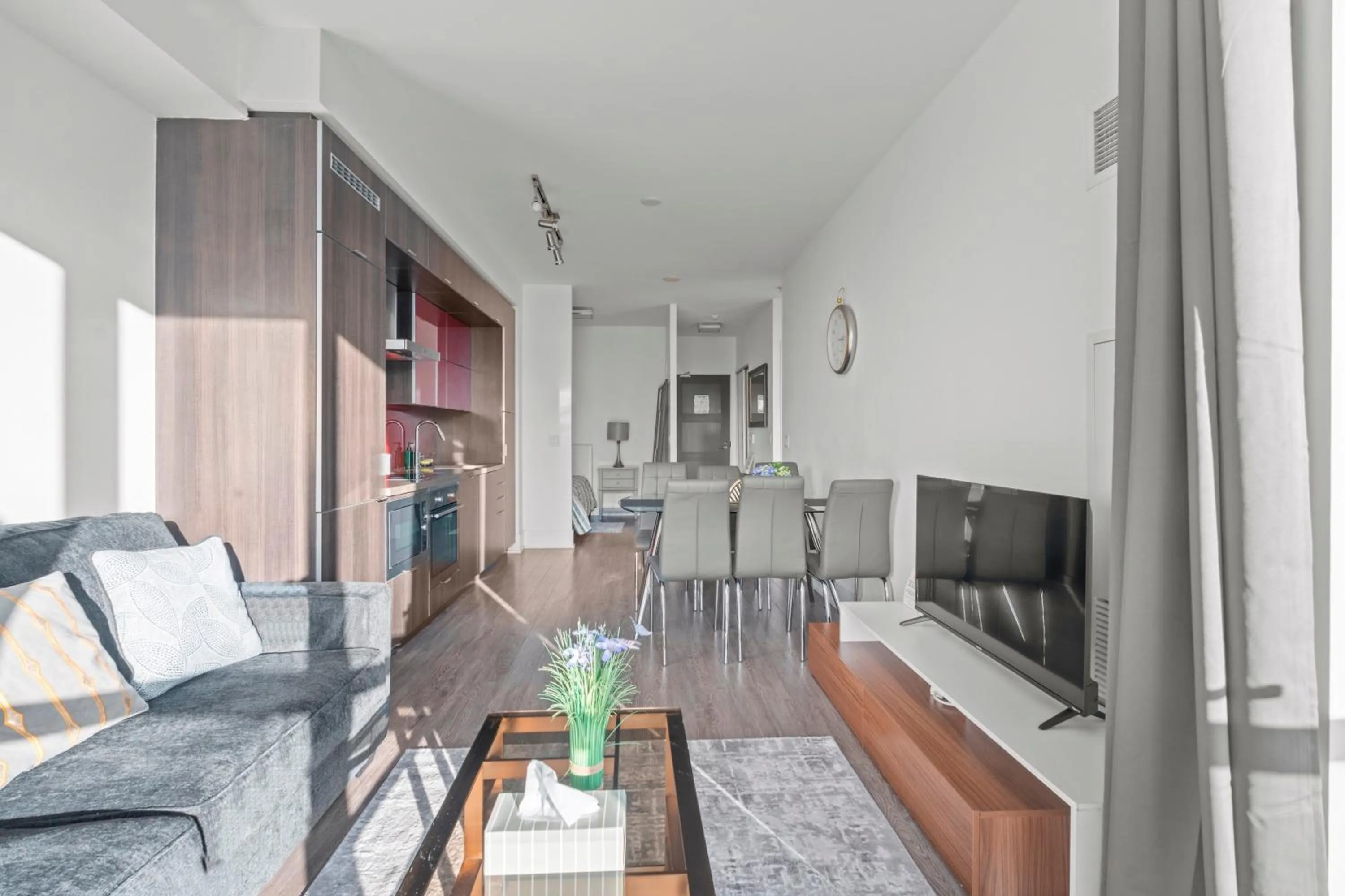 TV and multimedia in GLOBALSTAY Modern Downtown Apartment