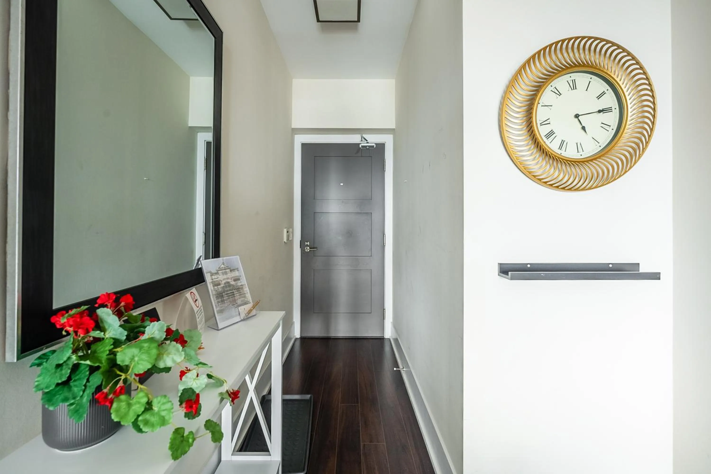 Kitchen or kitchenette in GLOBALSTAY Modern Downtown Apartment