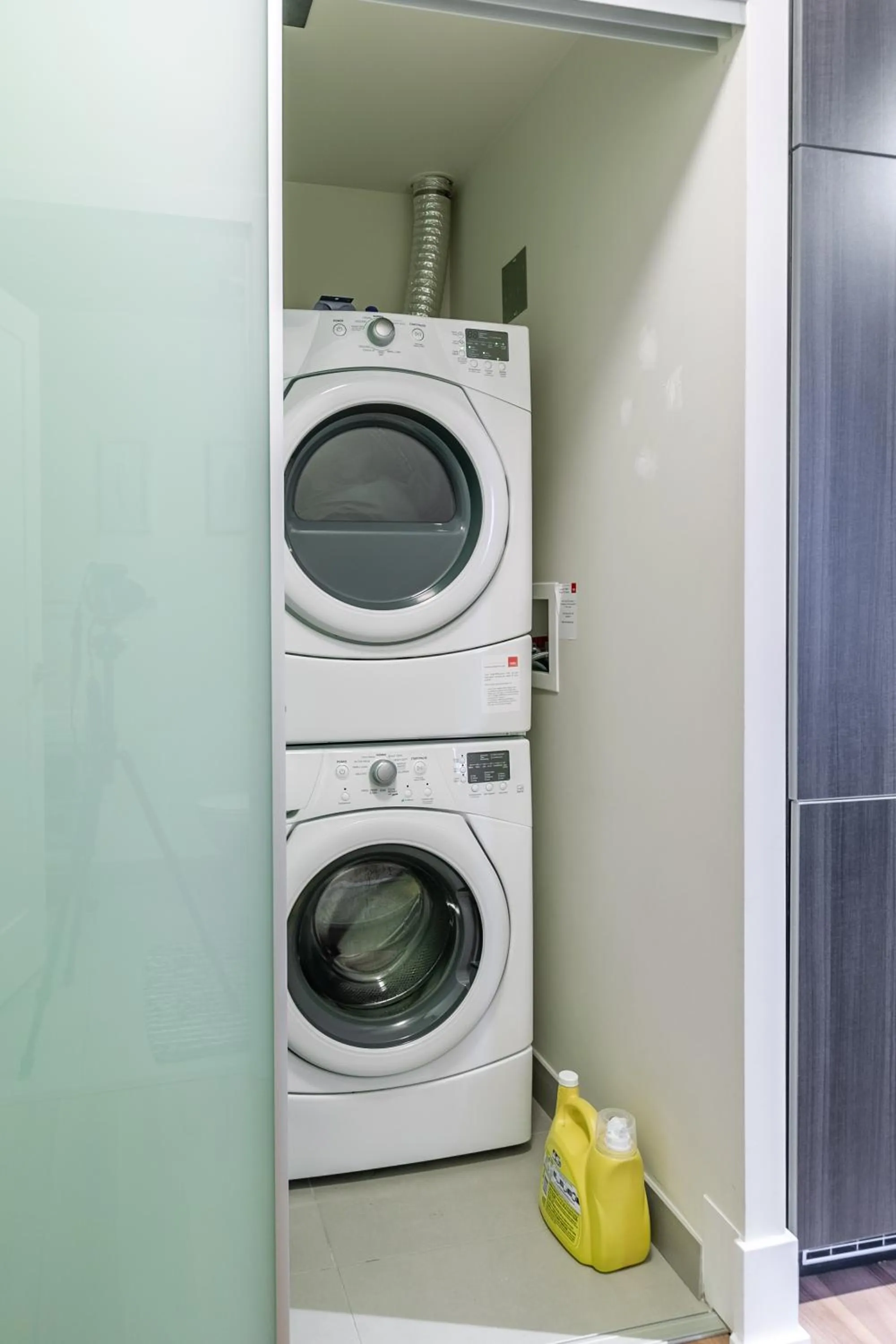 washing machine in GLOBALSTAY Modern Downtown Apartment