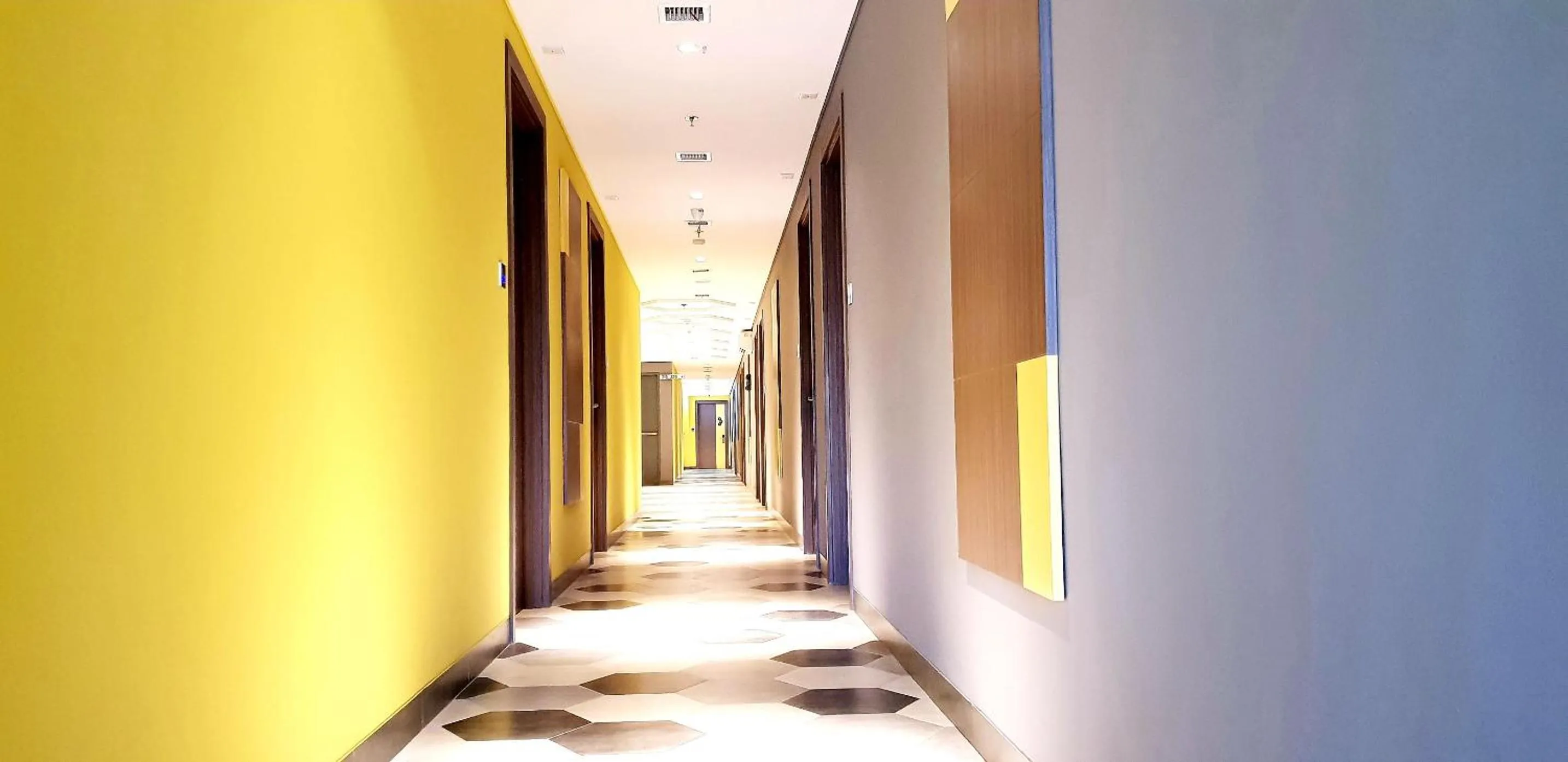 Decorative detail in BW inn Belitung