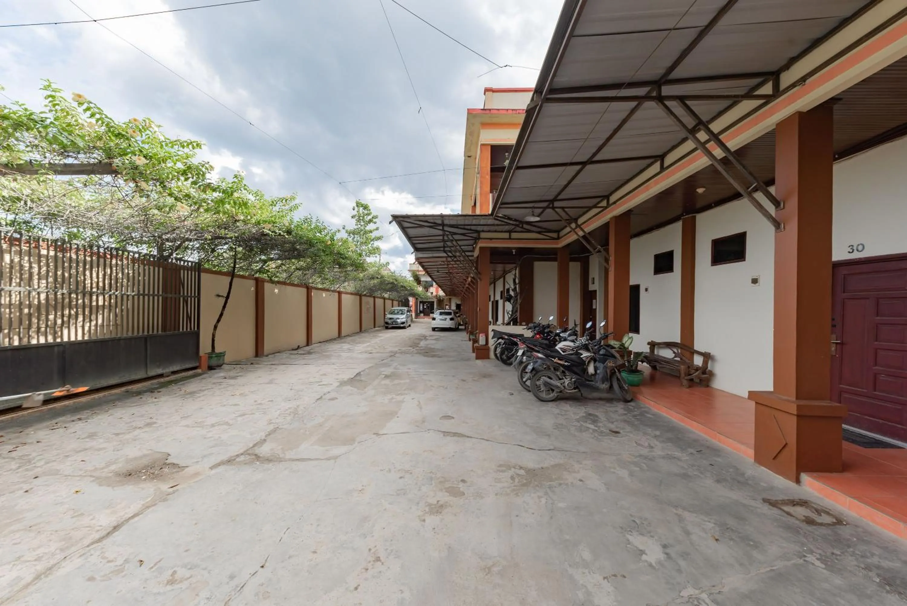 Property building in RedDoorz near Samarinda Square