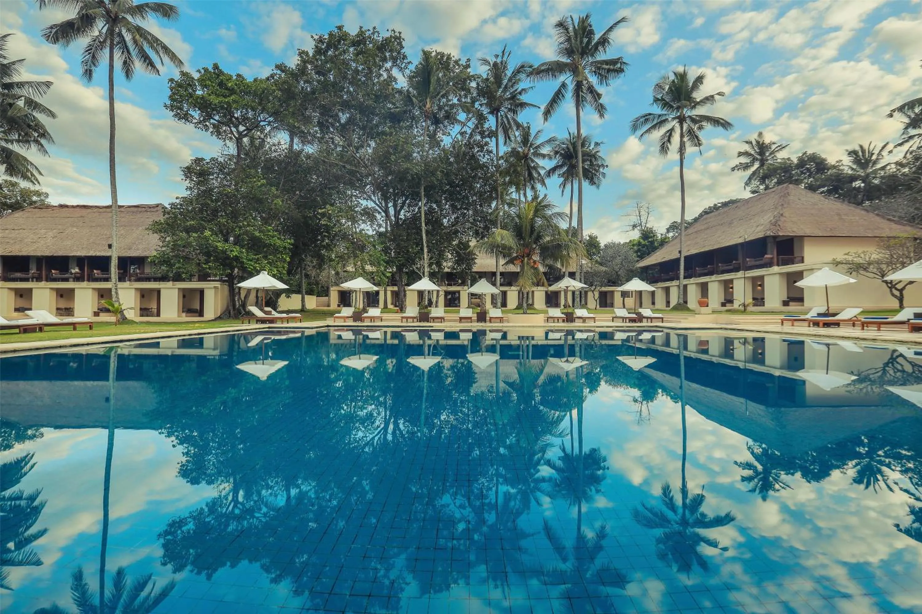 Swimming pool in Alila Manggis