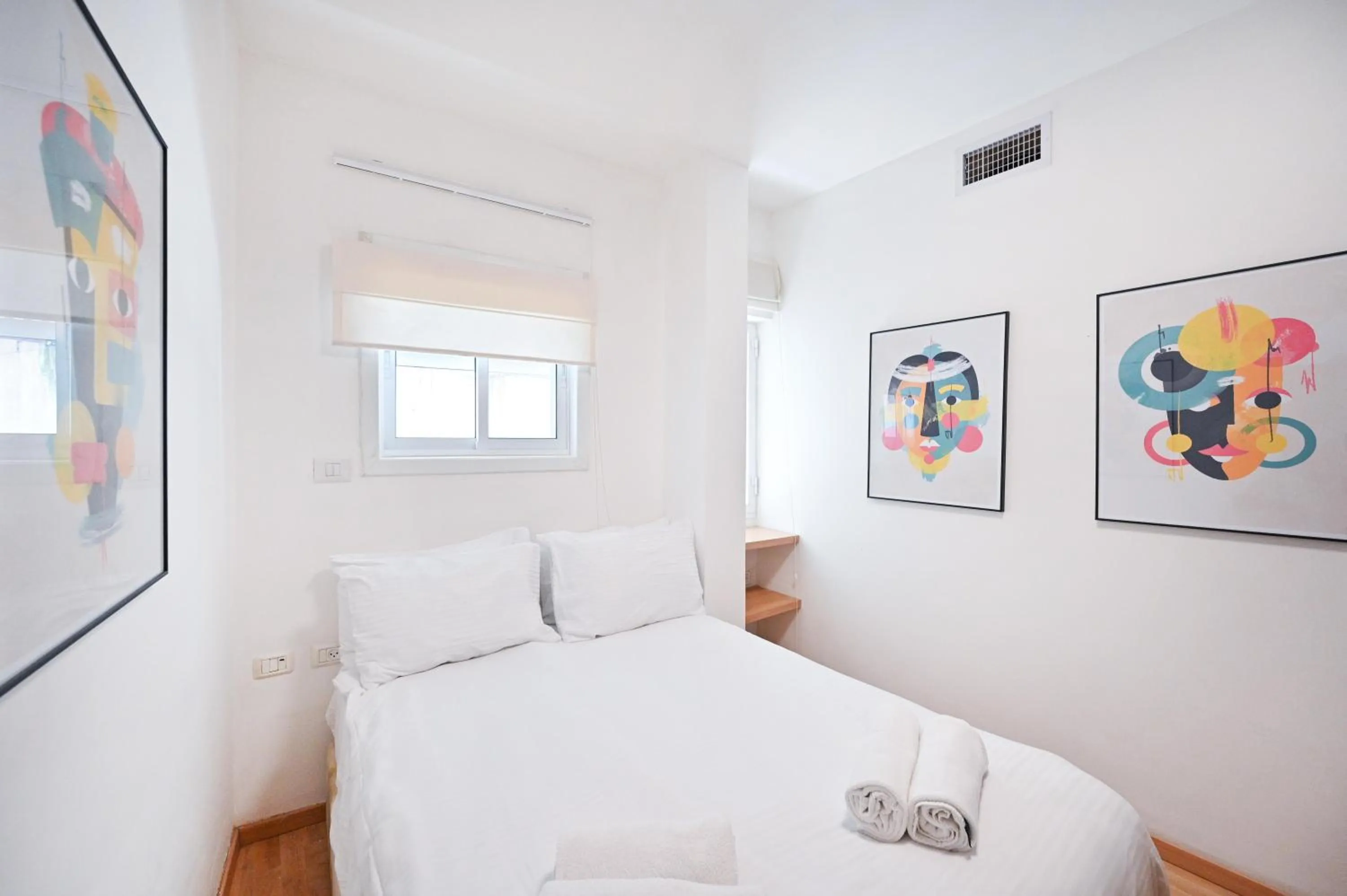 Bed in Cozy 2BR in Ben Gurion blvd by HolyGuest