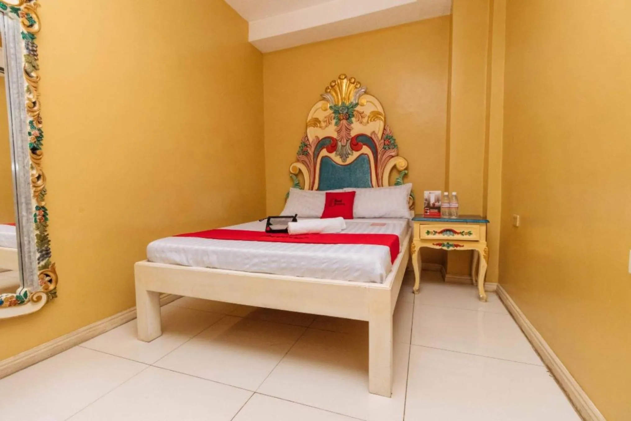 Bed in RedDoorz at Manila Venetian Hotel