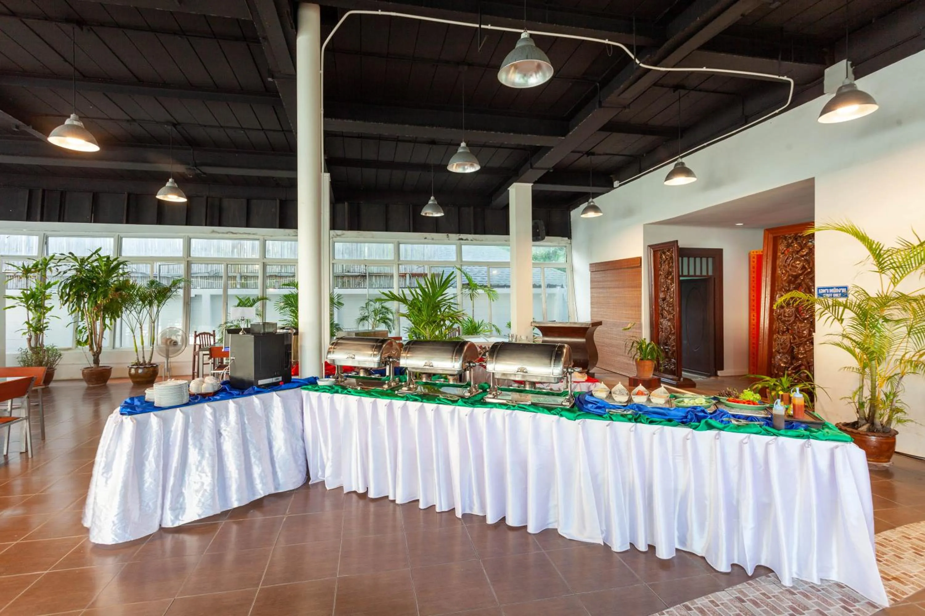 Restaurant/places to eat in Al's Resort