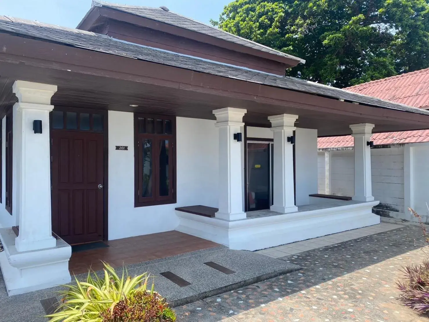 Property building in Al's Resort Property building in Al's Resort