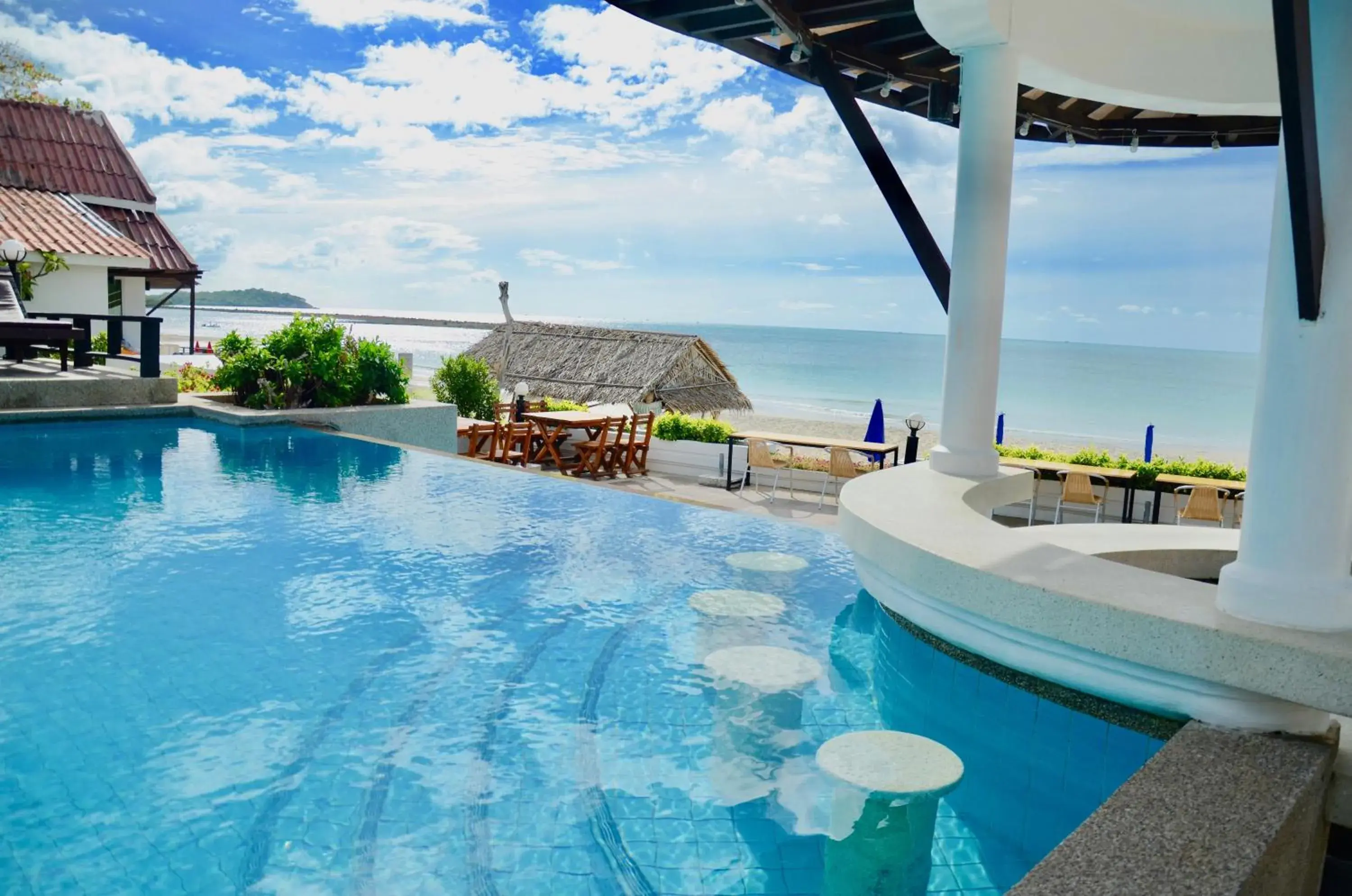 Swimming pool in Al's Resort Swimming pool in Al's Resort