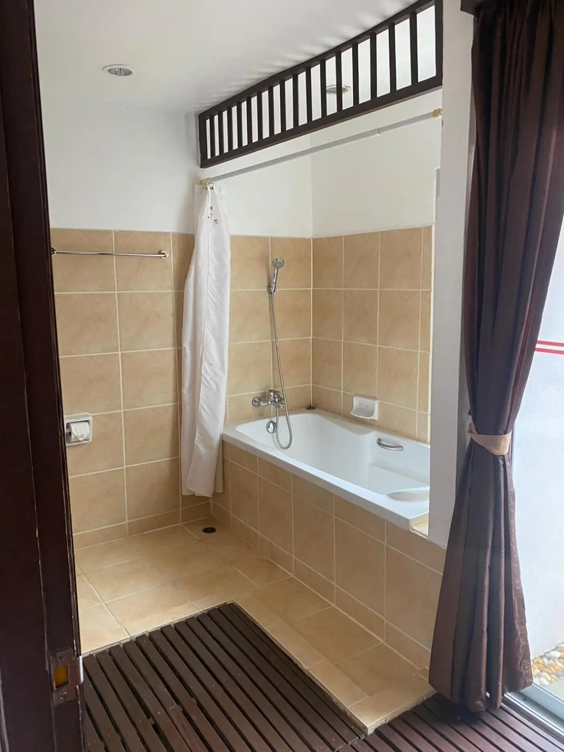 Shower in Al's Resort