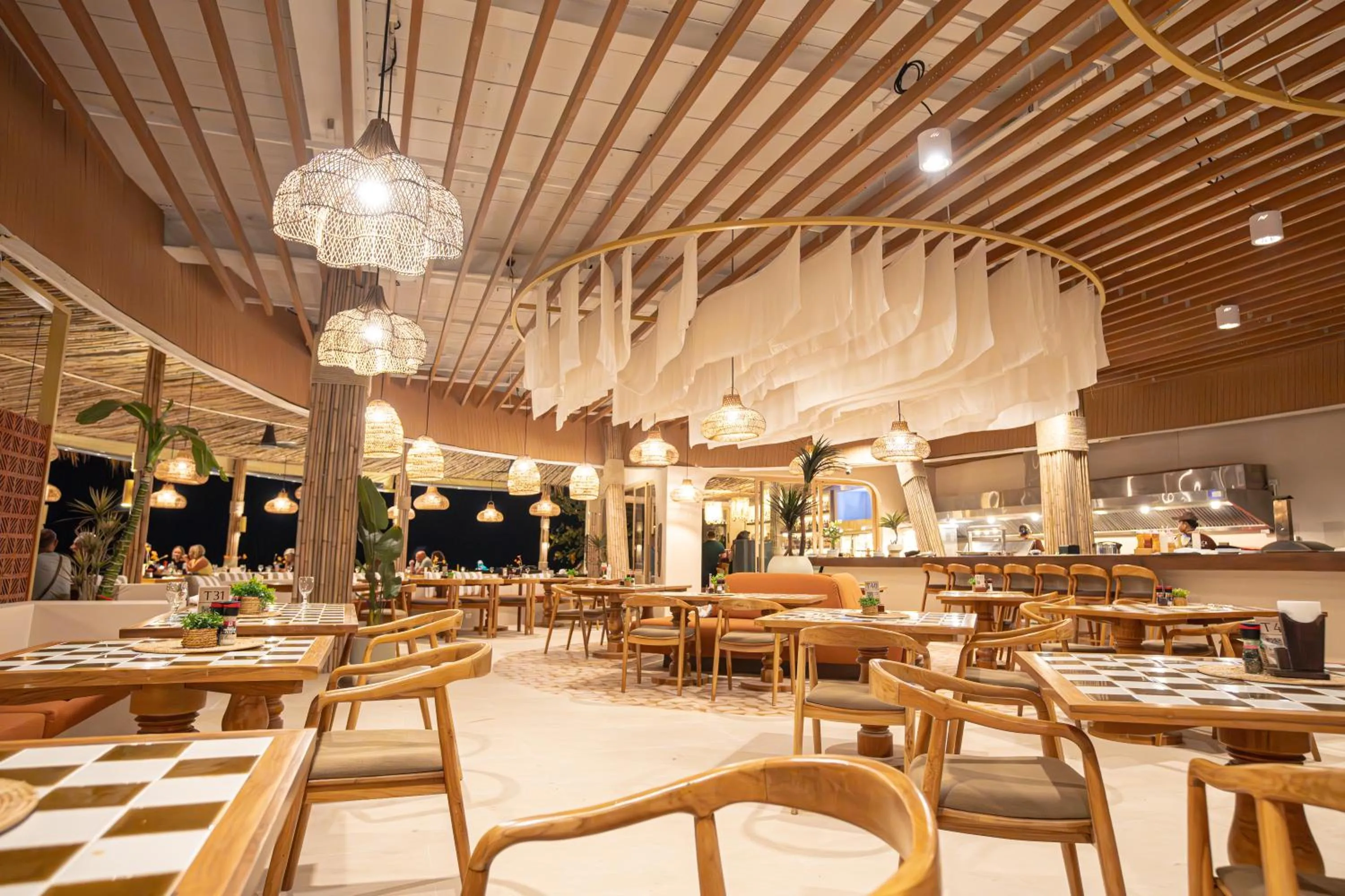 Restaurant/places to eat in Al's Resort