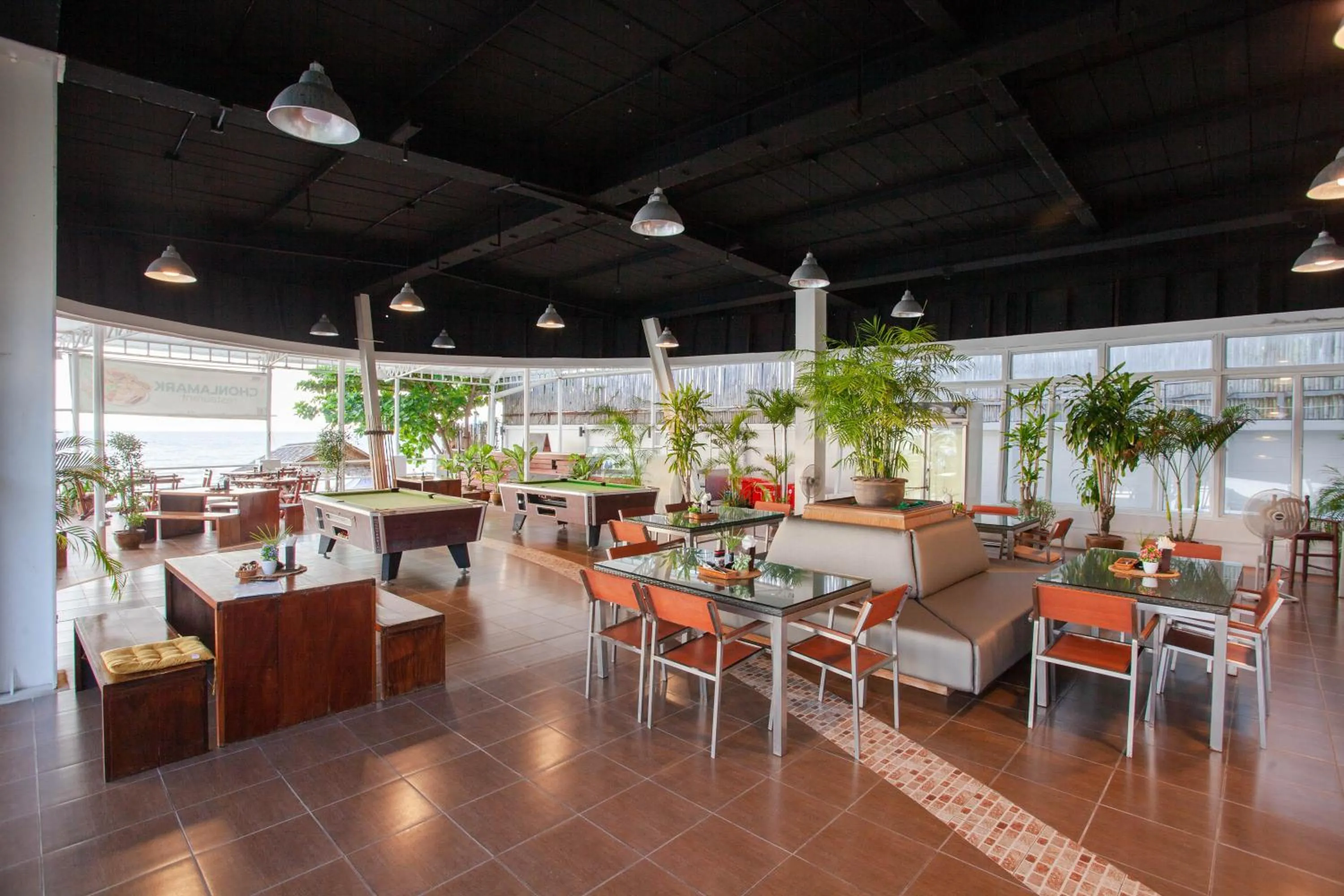 Restaurant/places to eat in Al's Resort