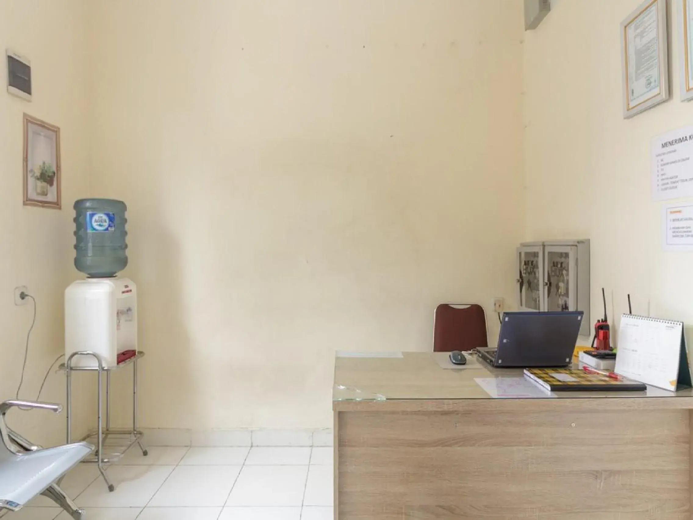 Lobby or reception in RedDoorz Plus near Taman Rasuna Menteng Lobby or reception in RedDoorz Plus near Taman Rasuna Menteng