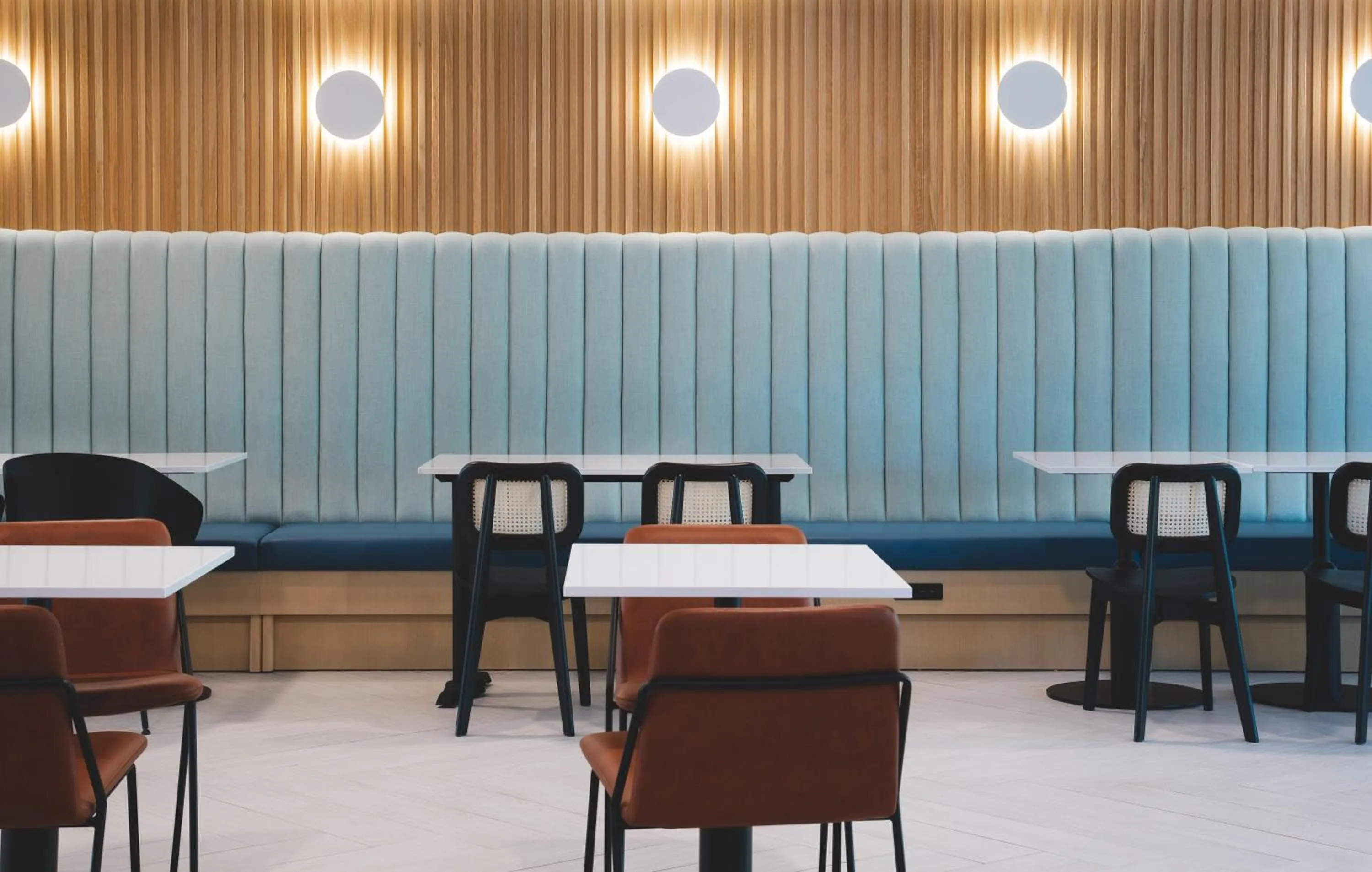 Restaurant/places to eat in Hampton by Hilton Grand Cayman Seven Mile Beach