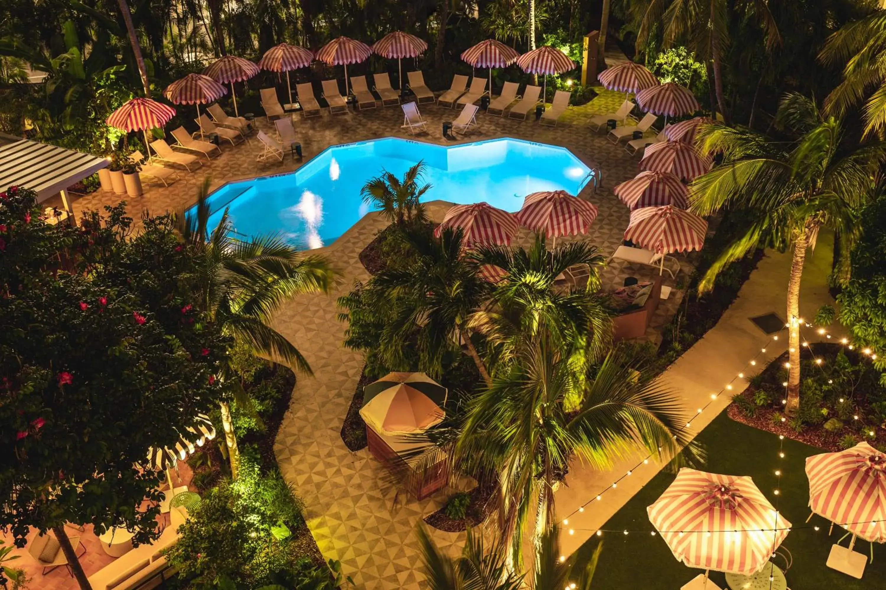 Pool view in Hampton by Hilton Grand Cayman Seven Mile Beach Pool view in Hampton by Hilton Grand Cayman Seven Mile Beach