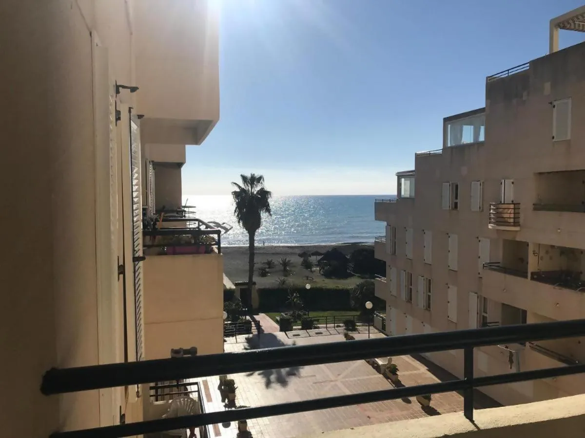 Espectacular residencial en 1a linea con piscina