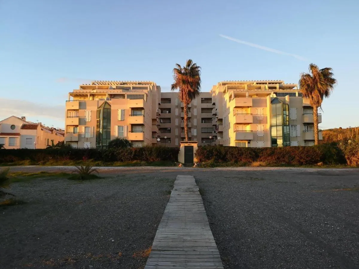 Espectacular residencial en 1a linea con piscina