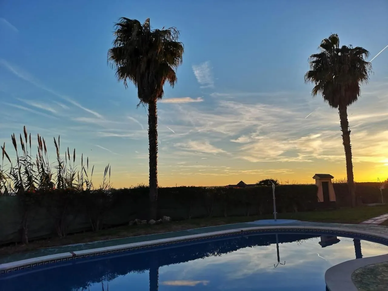 Espectacular residencial en 1a linea con piscina