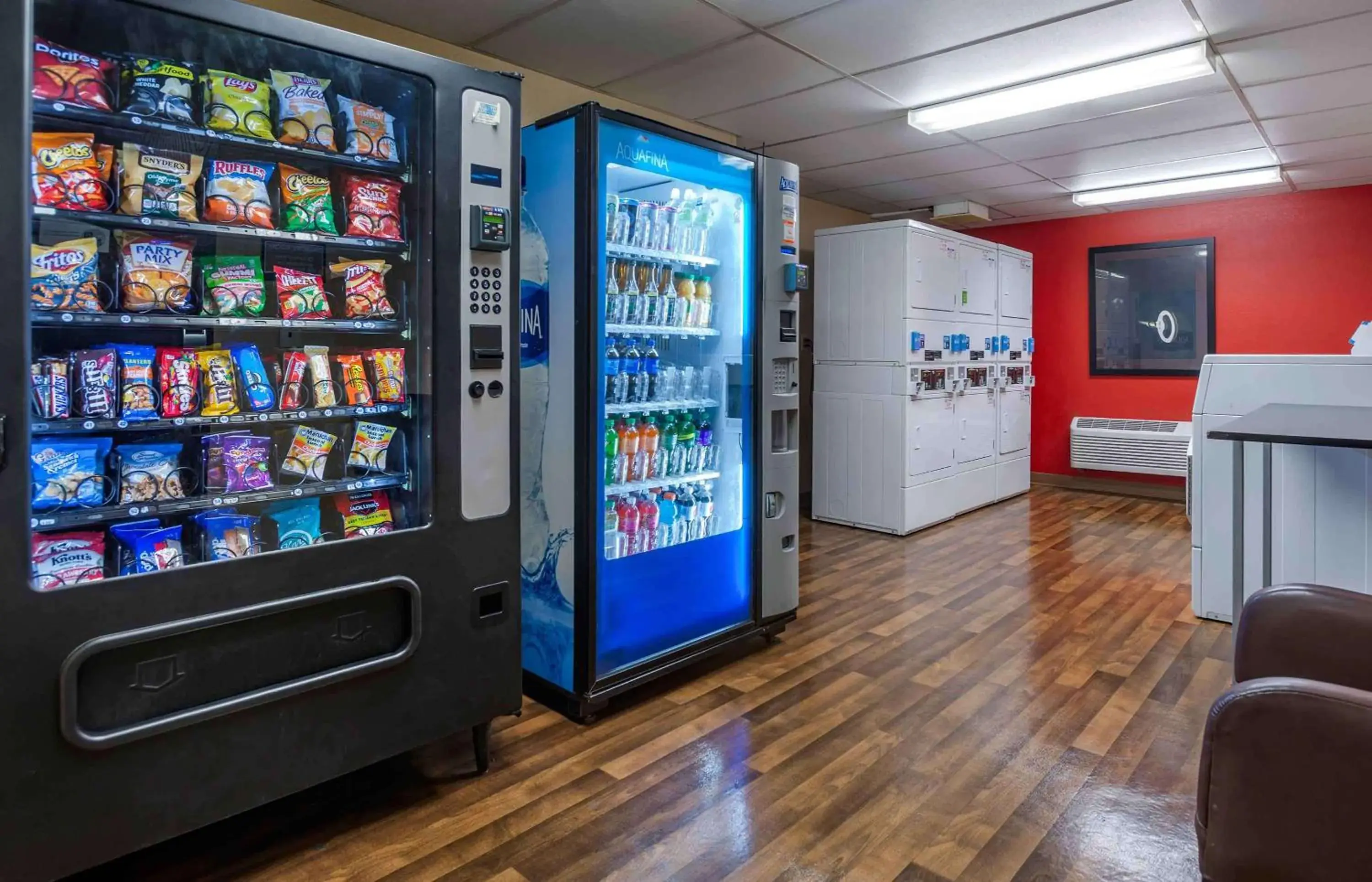 Property building in Extended Stay America Suites - Edison - Raritan Center Property building in Extended Stay America Suites - Edison - Raritan Center