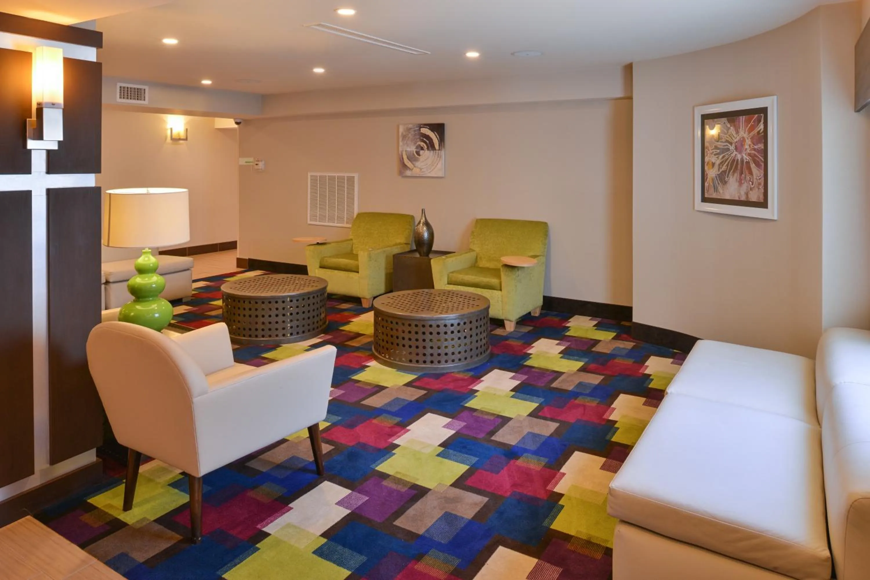 Lobby or reception in Holiday Inn Little Rock West - Chenal Pkwy, an IHG Hotel