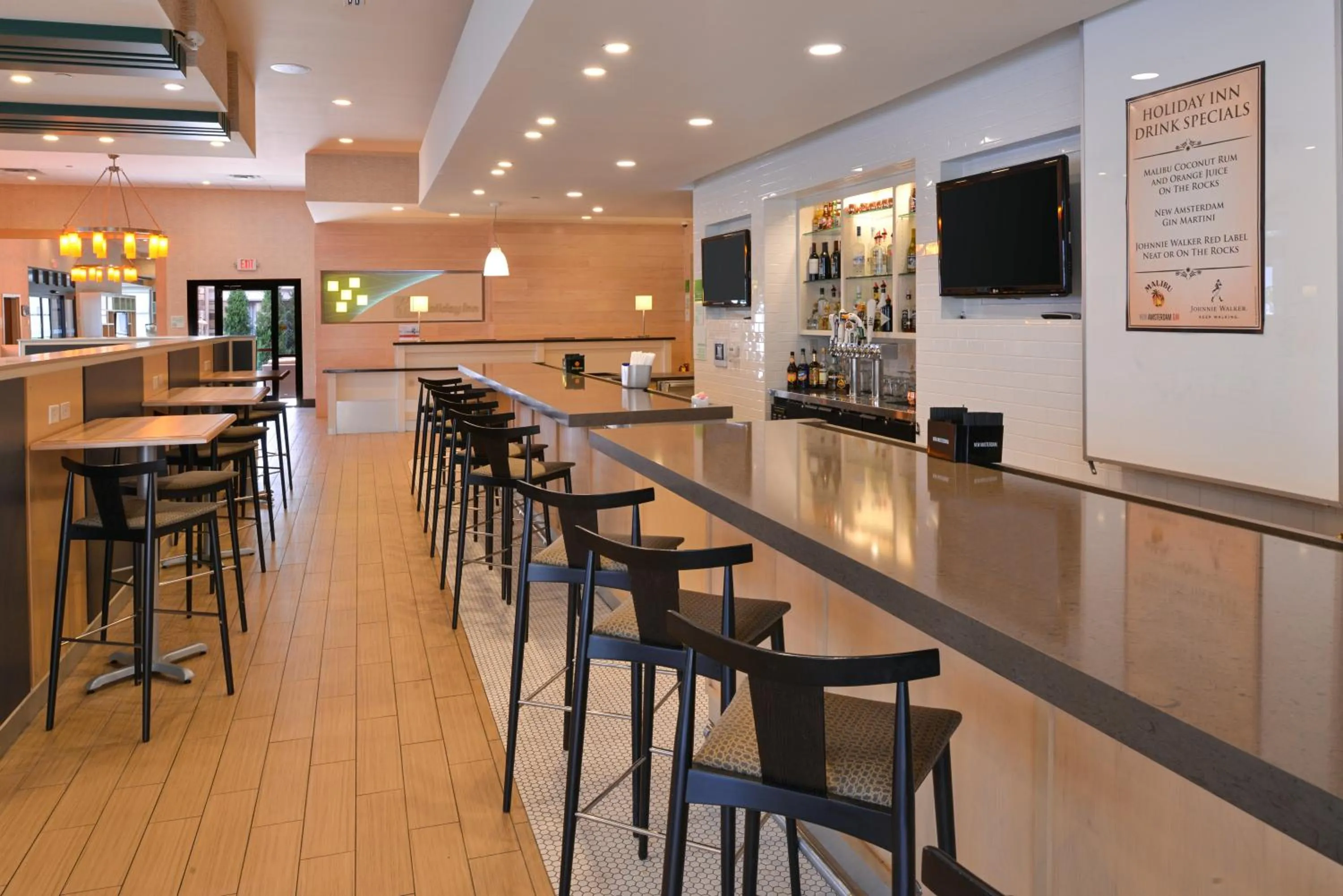 Lounge or bar, Lounge/Bar in Holiday Inn Little Rock West - Chenal Pkwy, an IHG Hotel