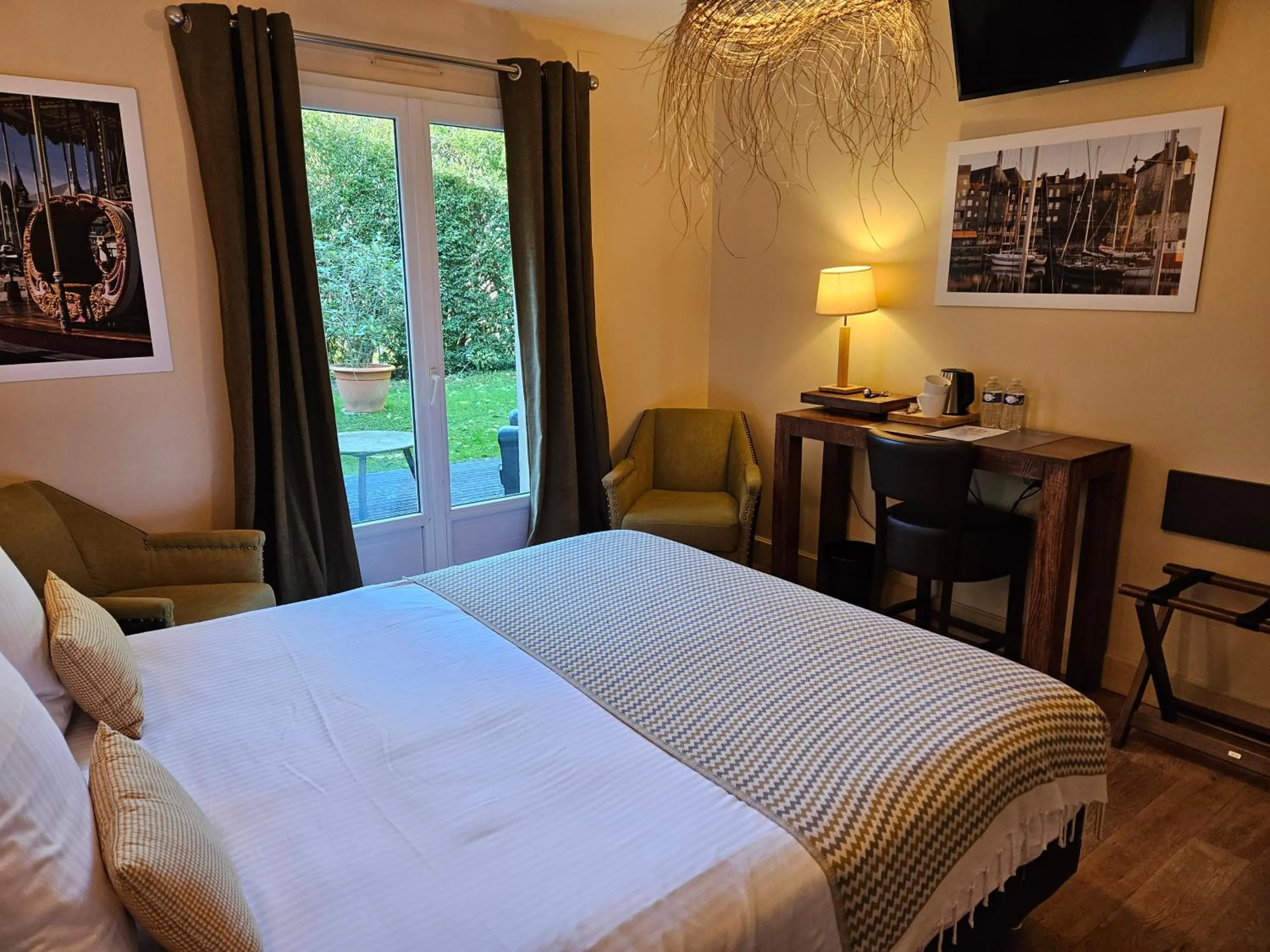Photo of the whole room, Bed in La Fraîchette-Hôtel & Spa