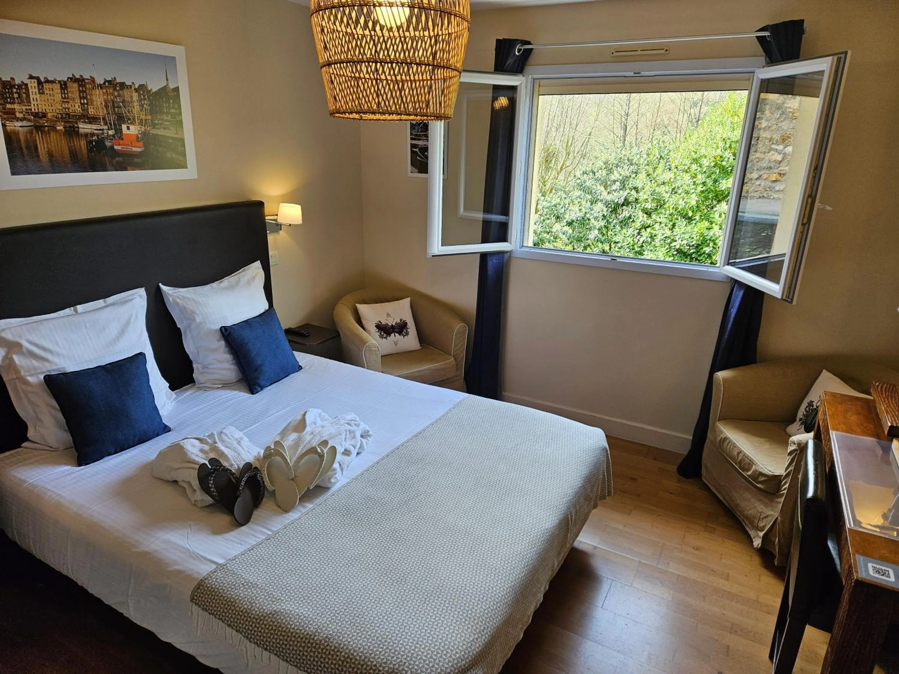 Bedroom, Bed in La Fraîchette-Hôtel & Spa