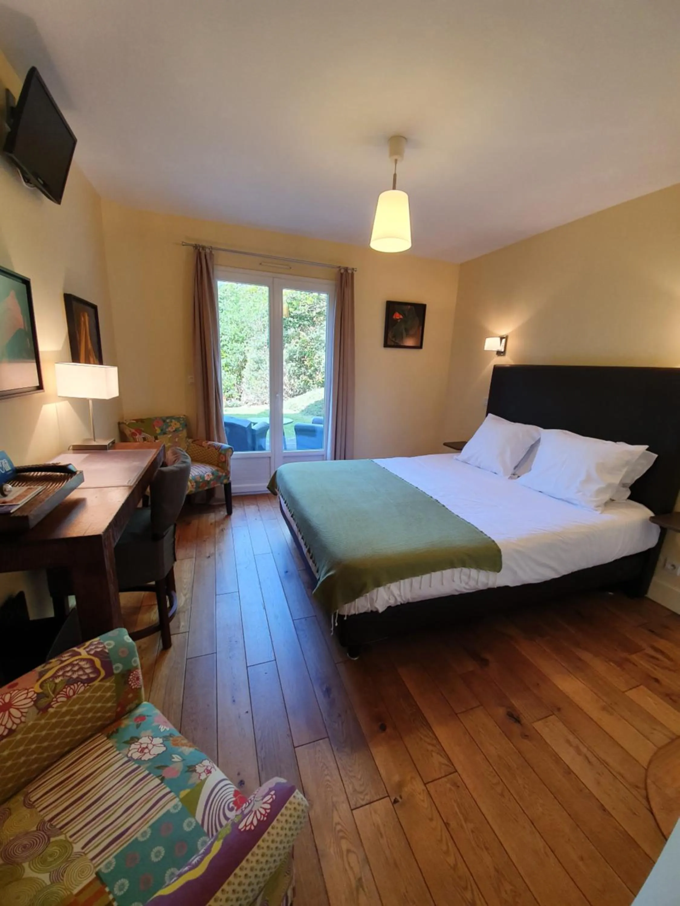 Photo of the whole room, Bed in La Fraîchette-Hôtel & Spa