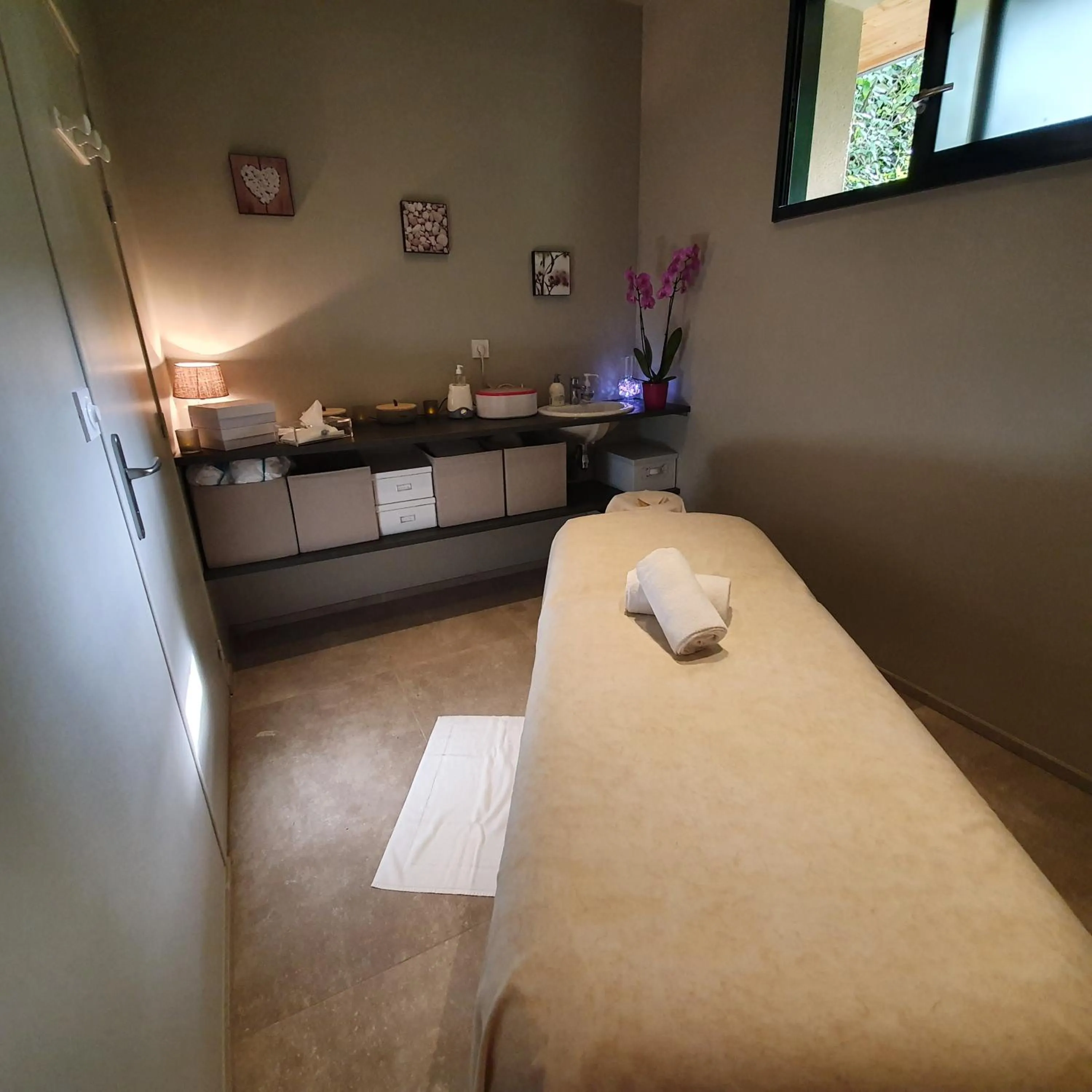 Massage, Bed in La Fraîchette-Hôtel & Spa