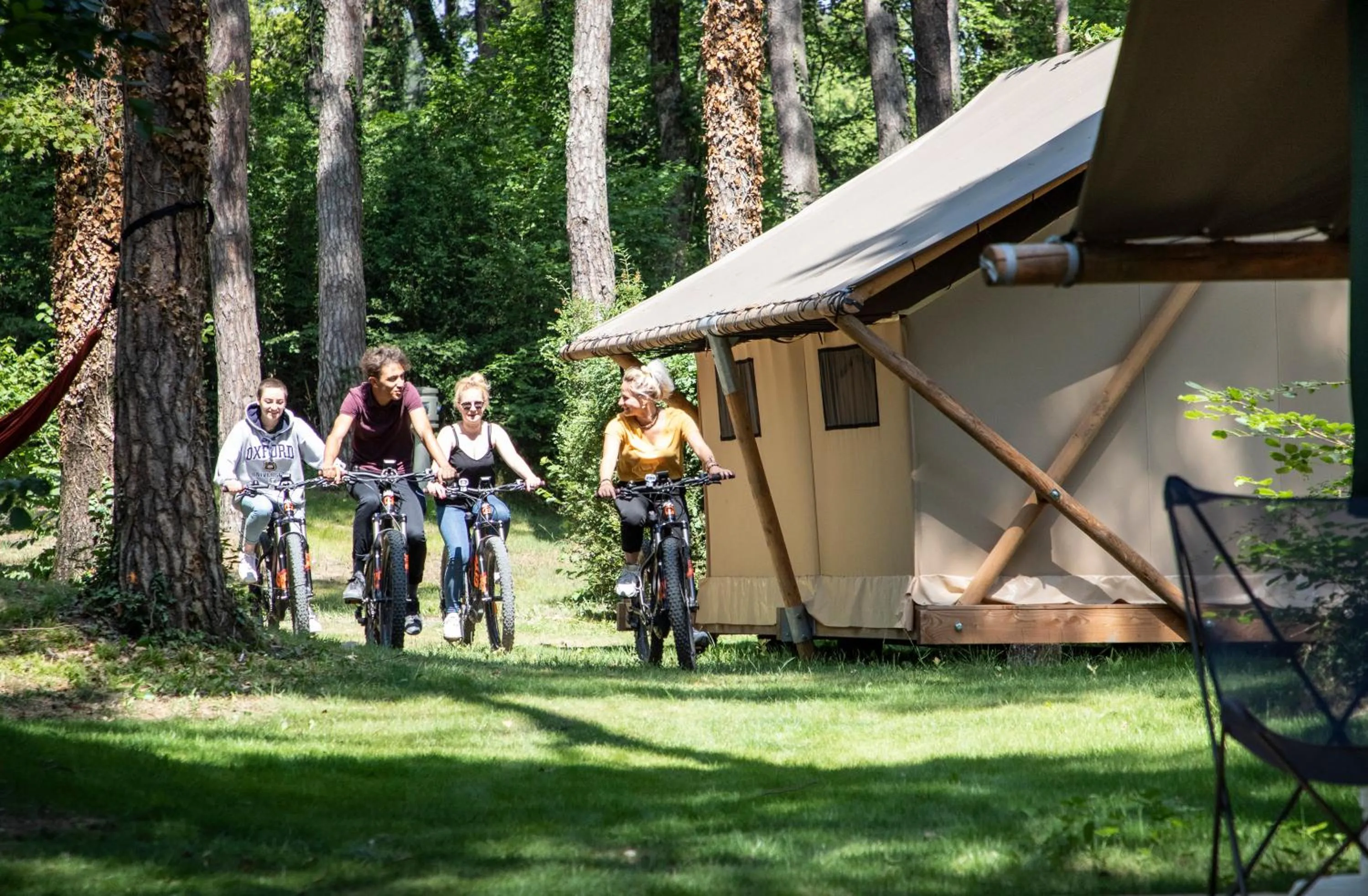 People in Camping La Pinède