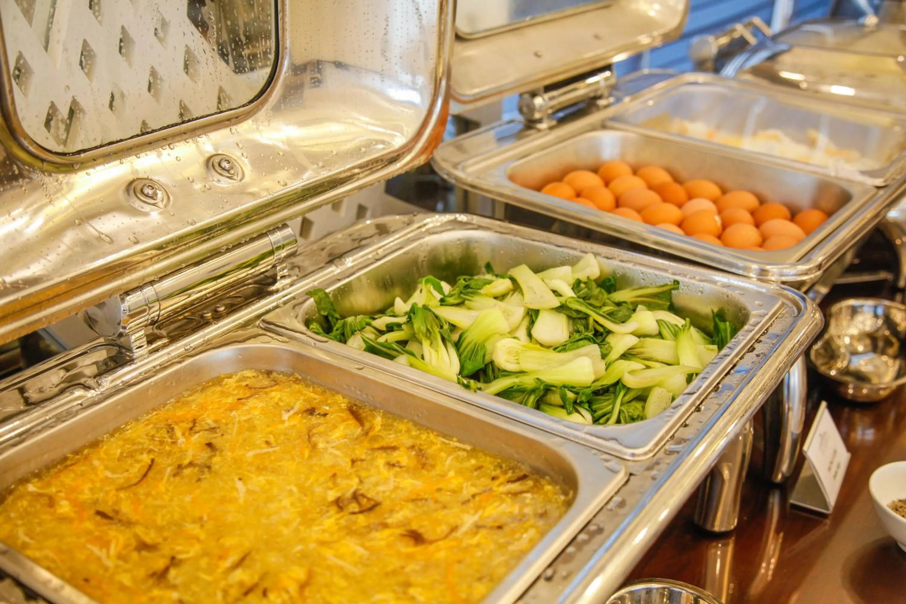 Food and drinks in Golden Rose Hotel