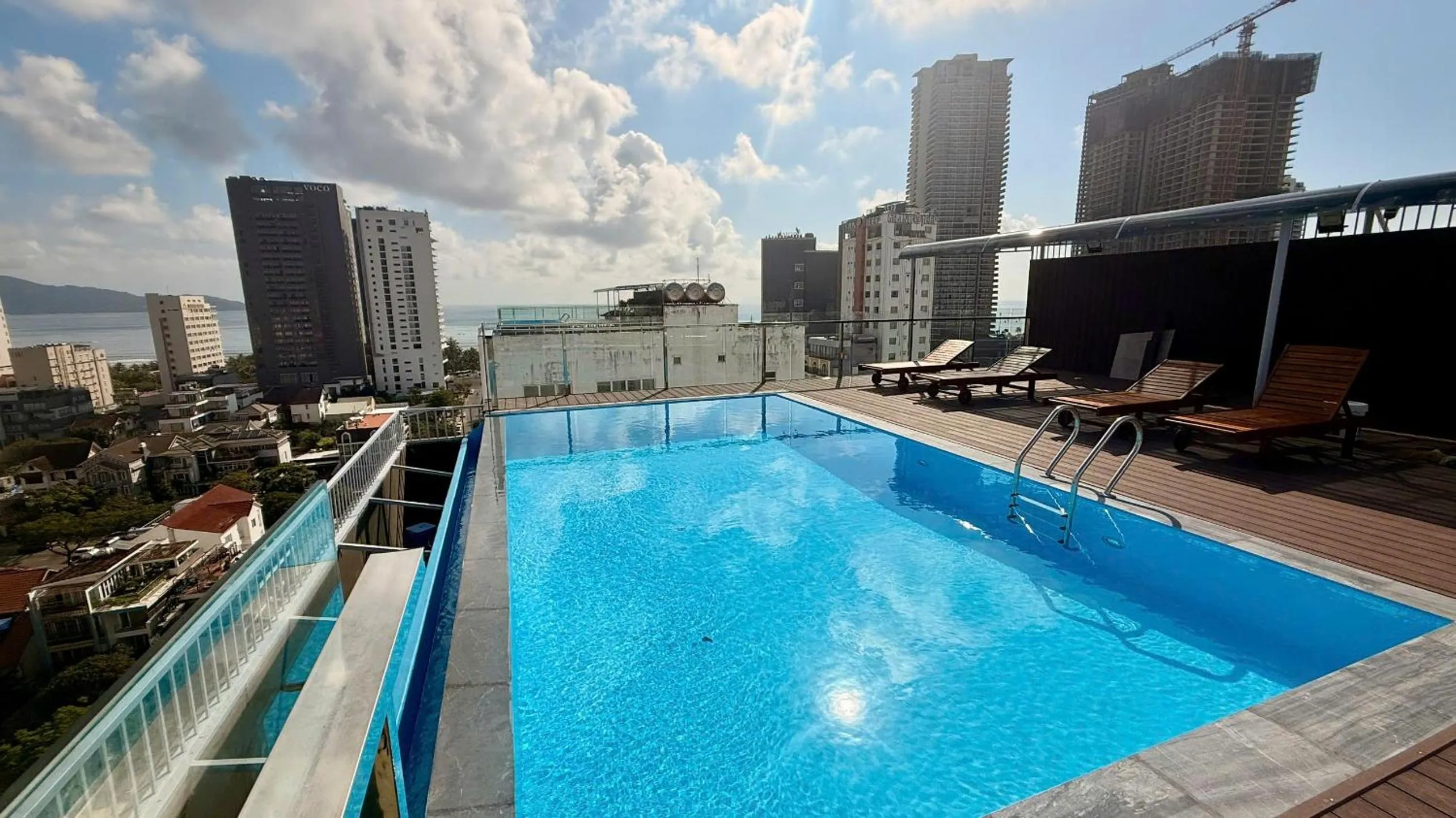 Swimming pool in Golden Rose Hotel