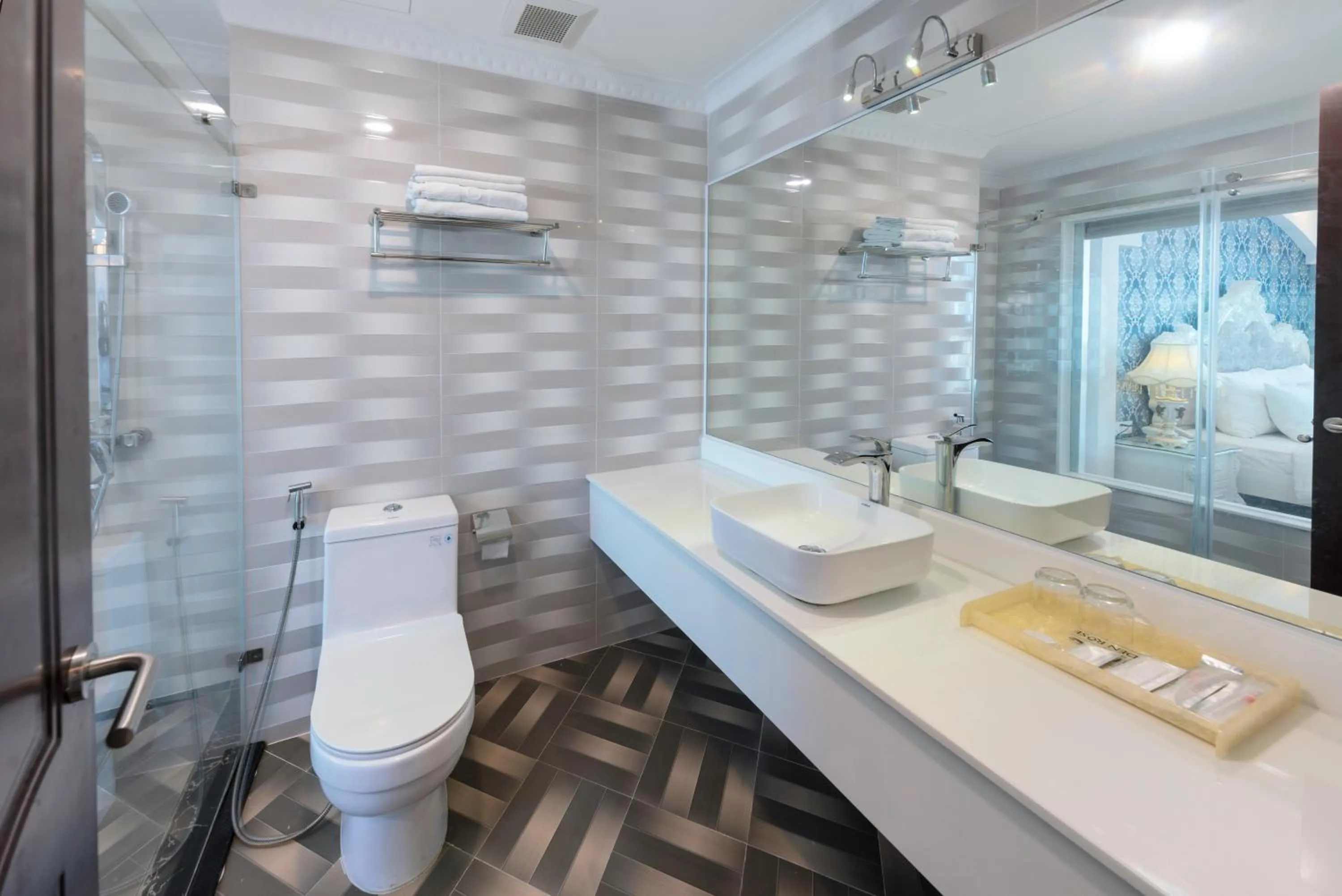 Bathroom in Golden Rose Hotel