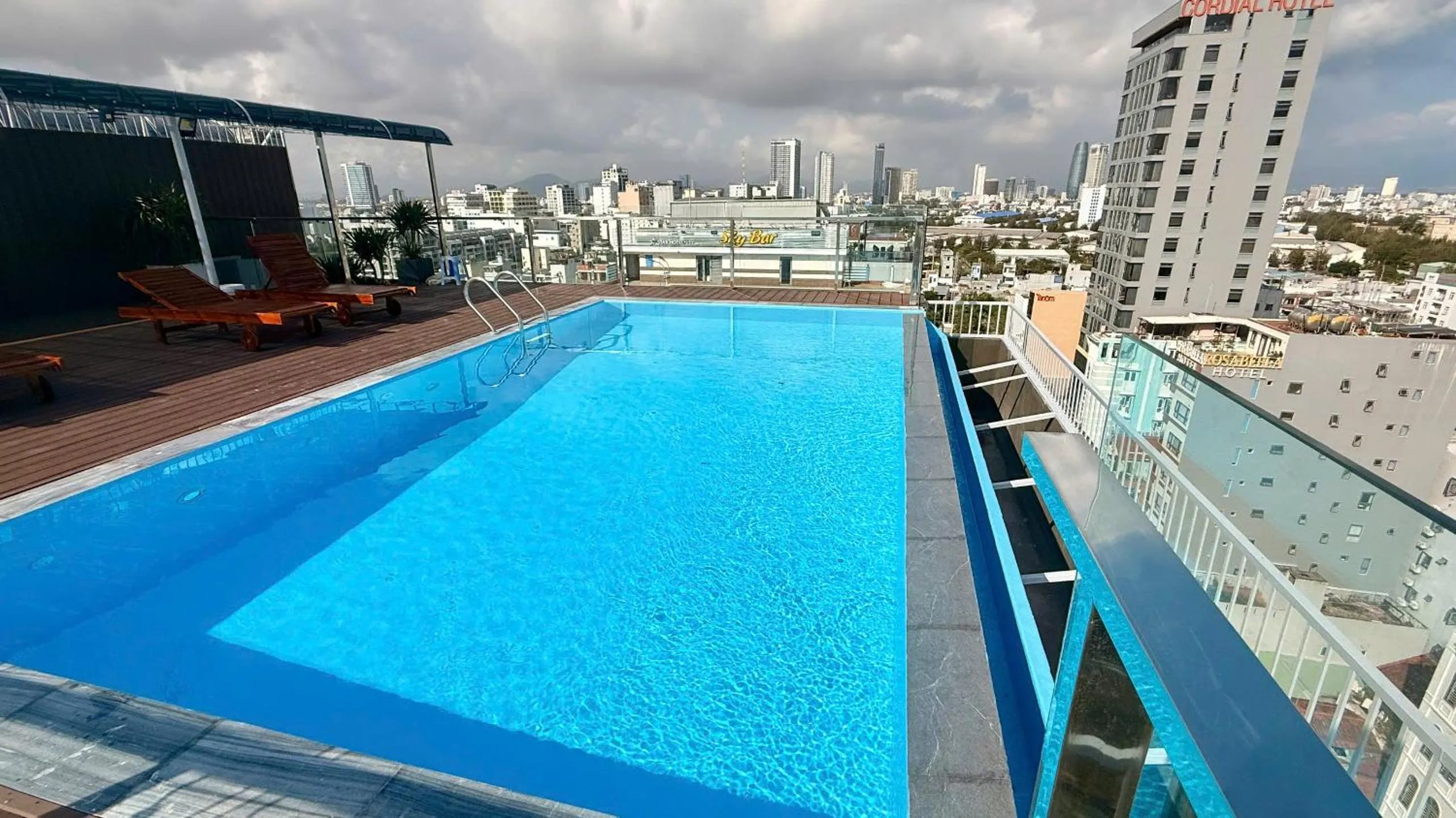 Swimming pool in Golden Rose Hotel