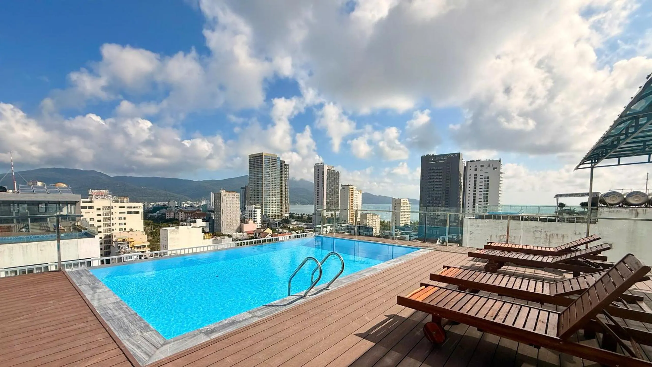 Swimming pool in Golden Rose Hotel